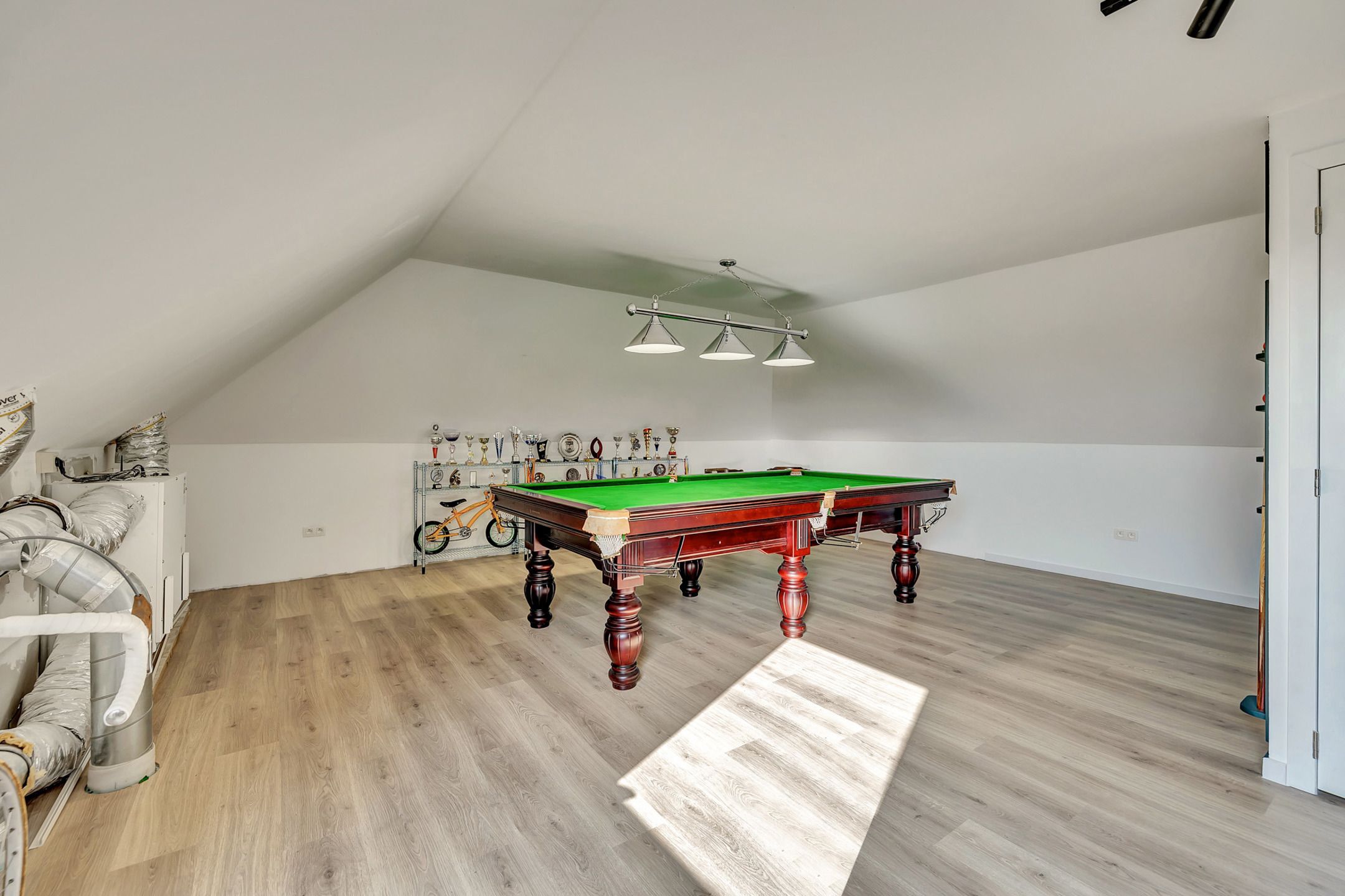 Prachtige woning met 4 slpks, tuin en garage foto 24