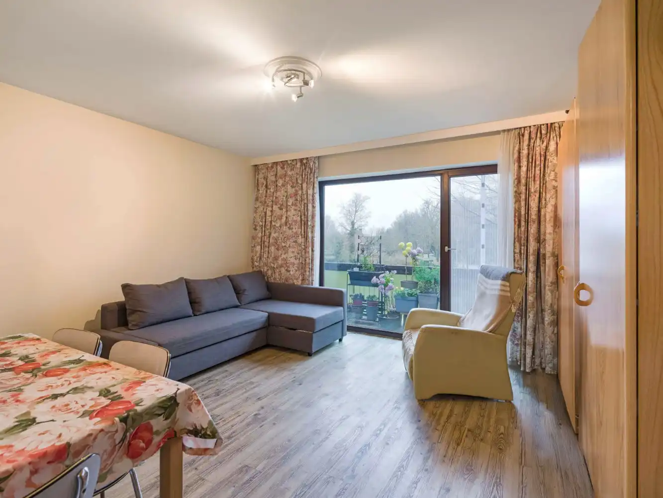 Nette serviceflat op 1e verd. met terras foto {{pictureIndex}}