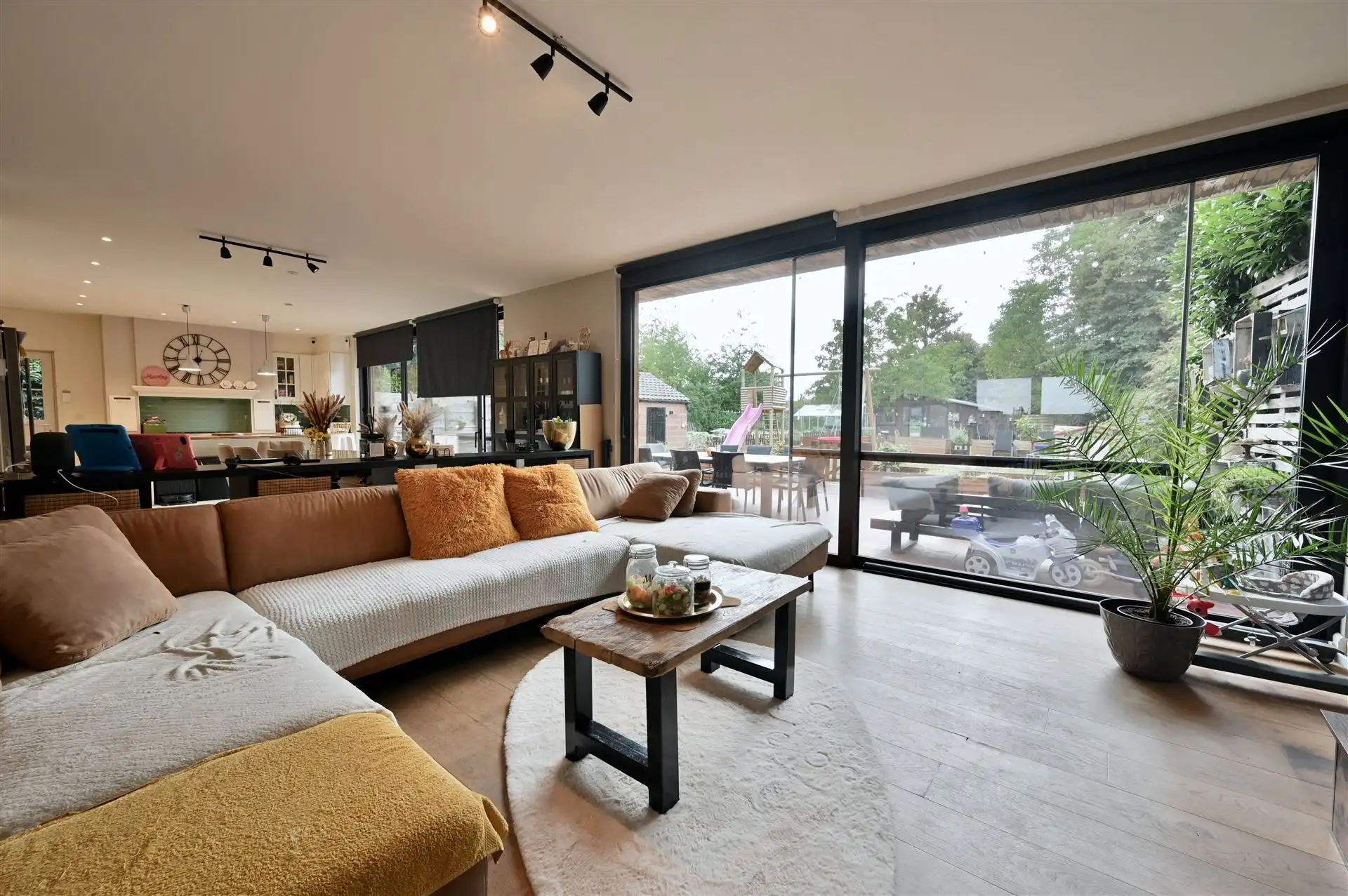 Veelzijdige woning met 5 slpks en bijgebouw van ca. 150 m² foto 5