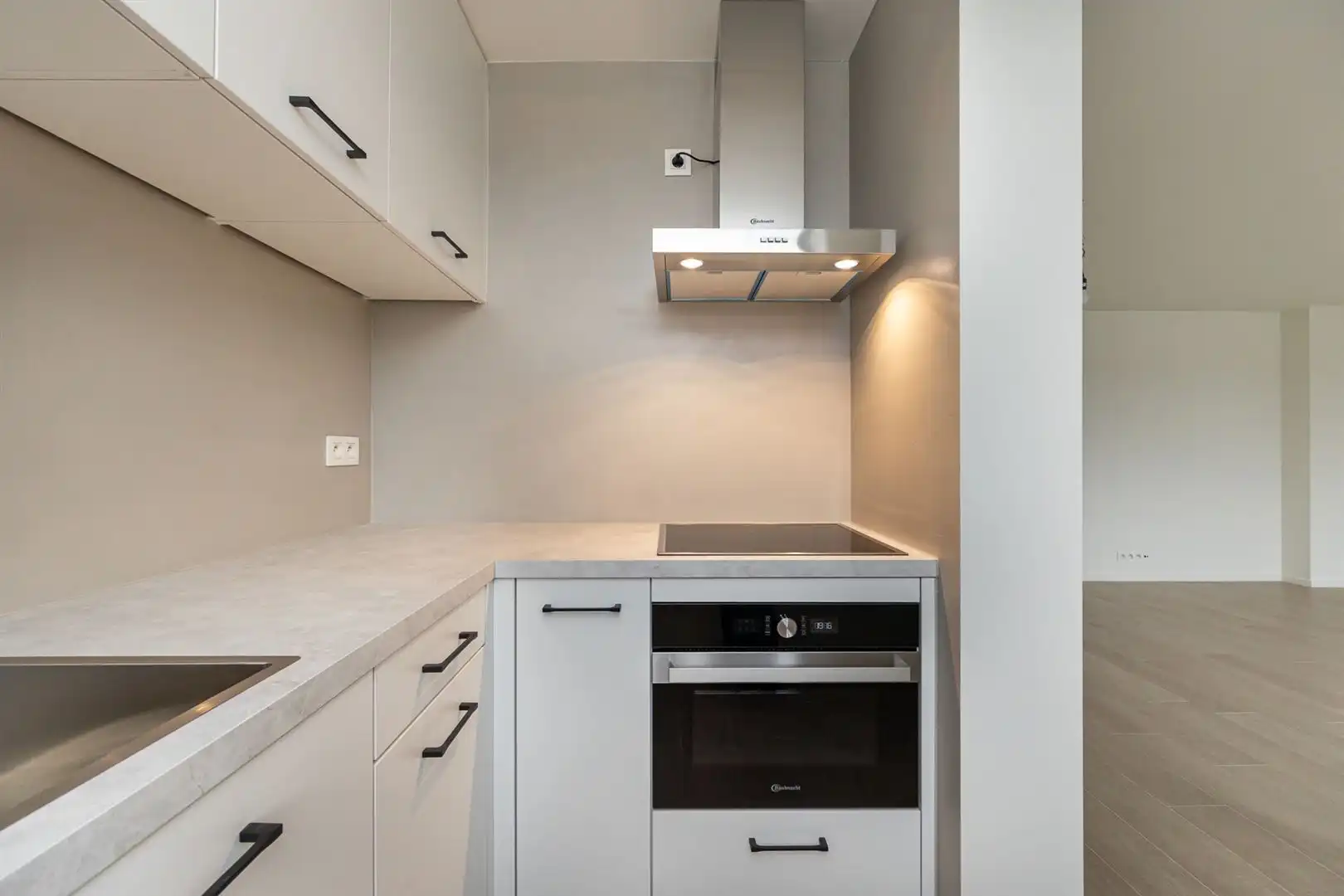 Gerenoveerd en instapklaar appartement met 2 slaapkamers foto 6