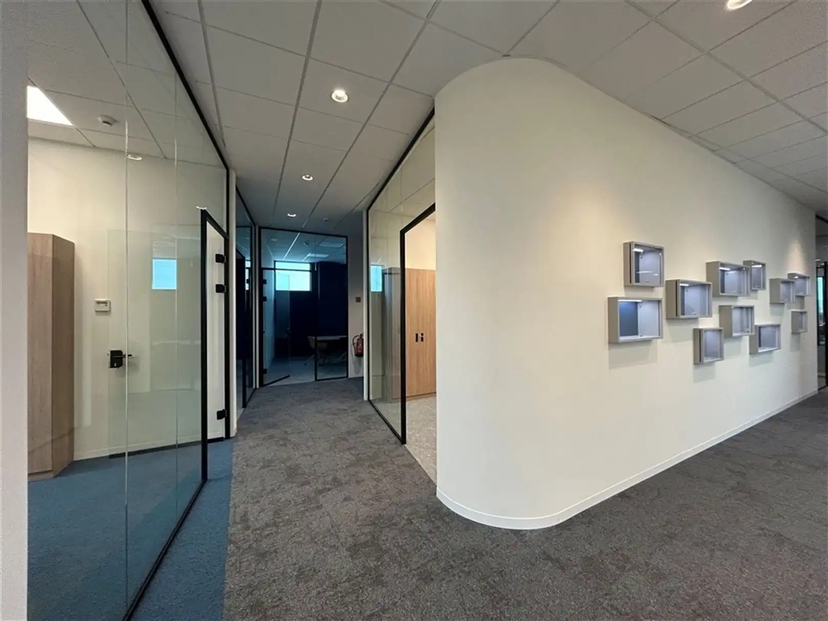 Kantoorgebouw foto 6