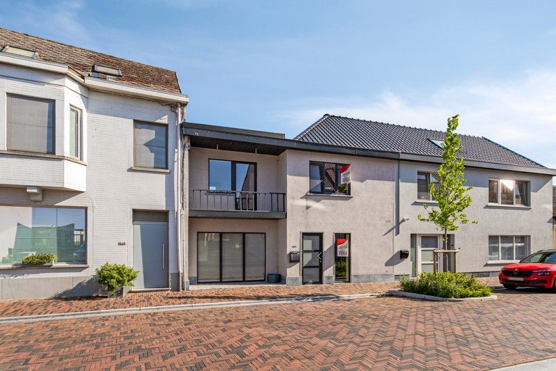 🏡  Instapklare woning TE KOOP met garage (+20.000,00 euro) en zonnige binnenkoer in KLUISBERGEN! foto {{pictureIndex}}