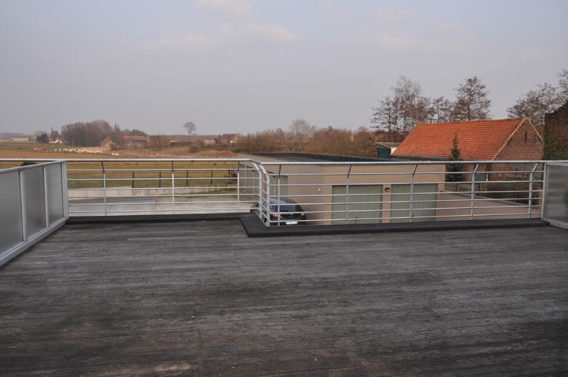Recent appartement met zeer ruim terras (50 m2), een prachtig verzicht en garage. foto 8