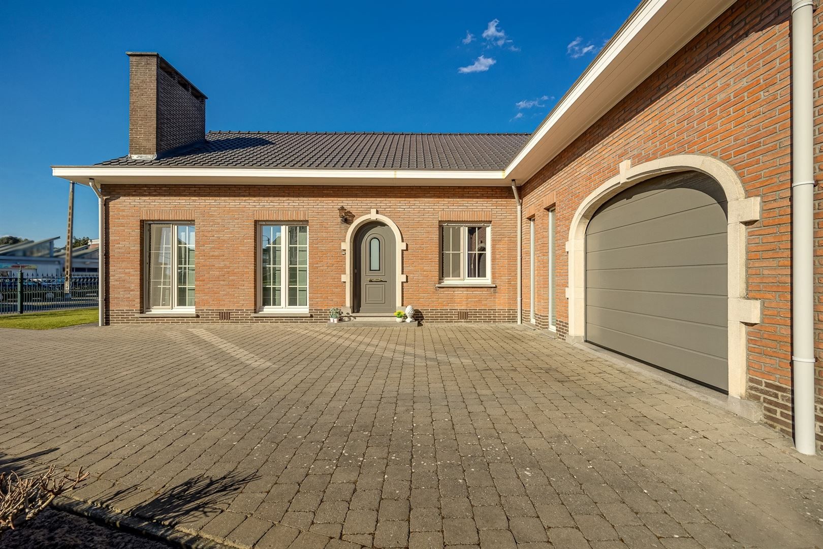 Laagbouw op topligging! Met tuintje en garage! foto 18