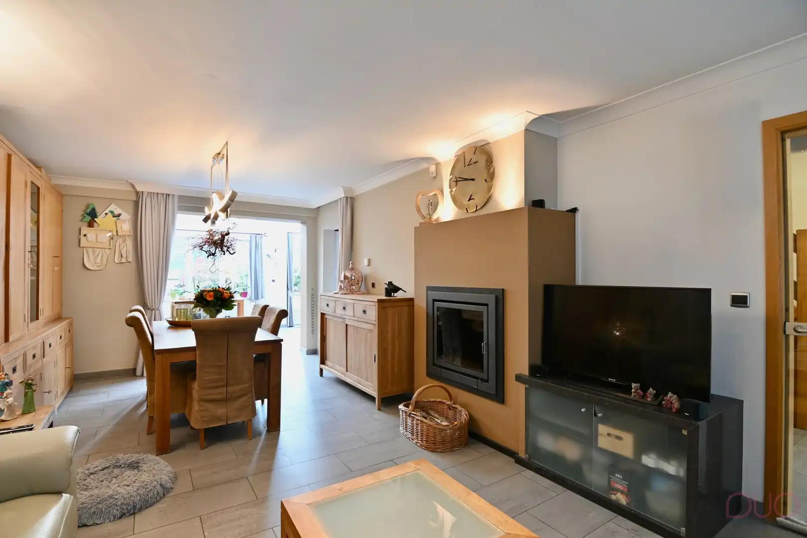 Instapklare halfopen bebouwing met drie slaapkamers, voorzien van alle moderne uitrustingen foto 2