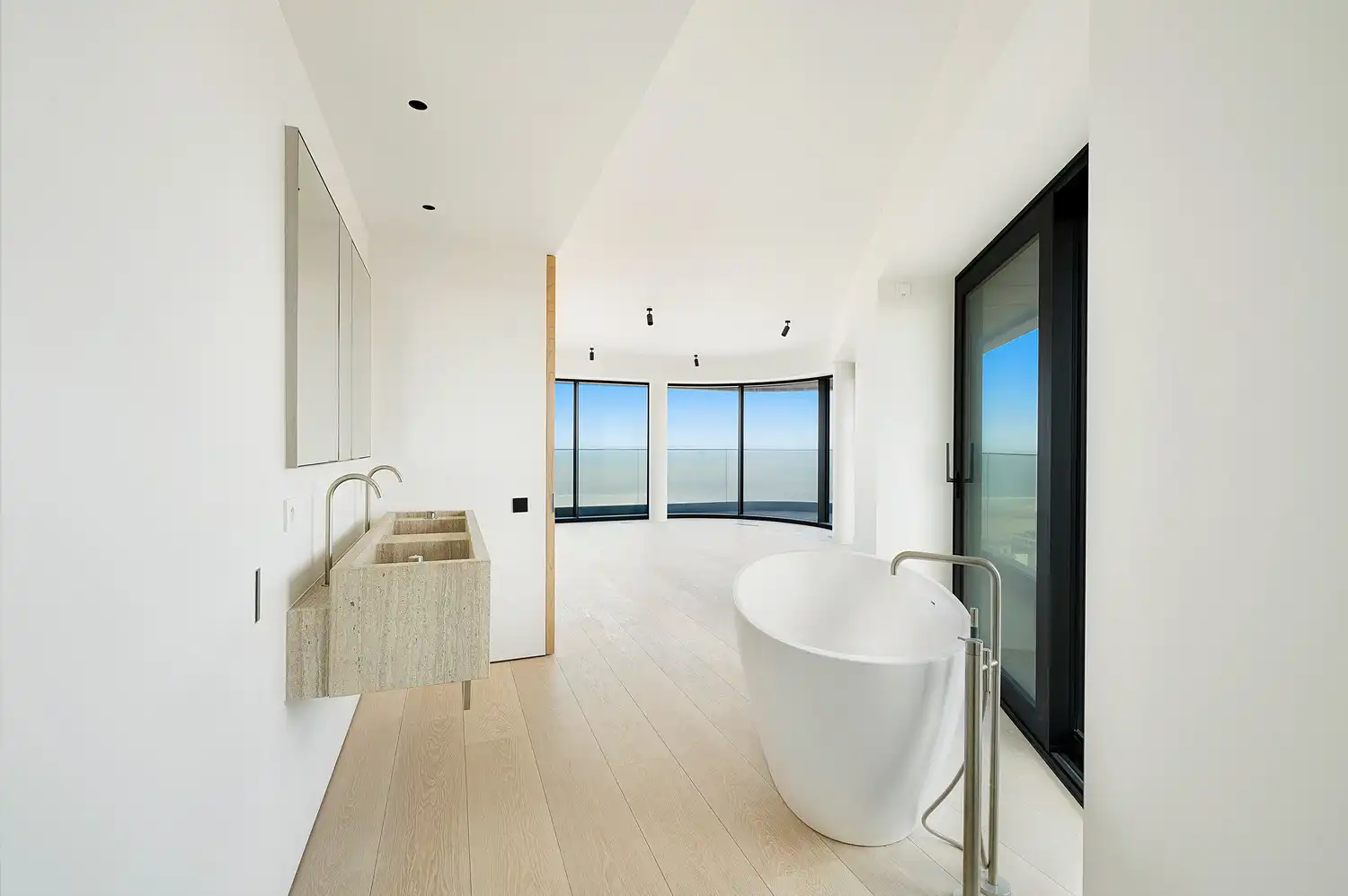 Fenomenaal appartement met panoramisch zicht op de 18de verdieping van Res.Heldentoren foto 14