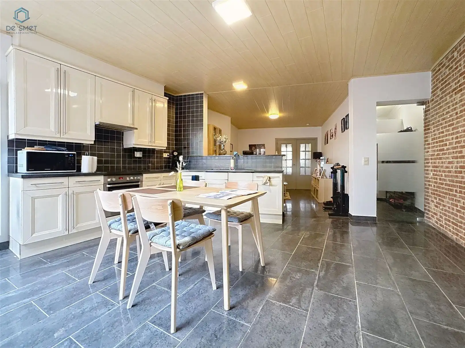 Ruime, solide woning met 4 slaapkamers en grote tuin te Brakel foto {{pictureIndex}}