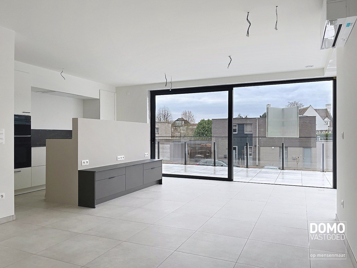 NIEUWBOUWAPPARTEMENT MET 2 SLAAPKAMERS, RUIM TERRAS, 2 AUTOSTANDPLAATSEN EN KELDERBERGING TE KERMT foto 3