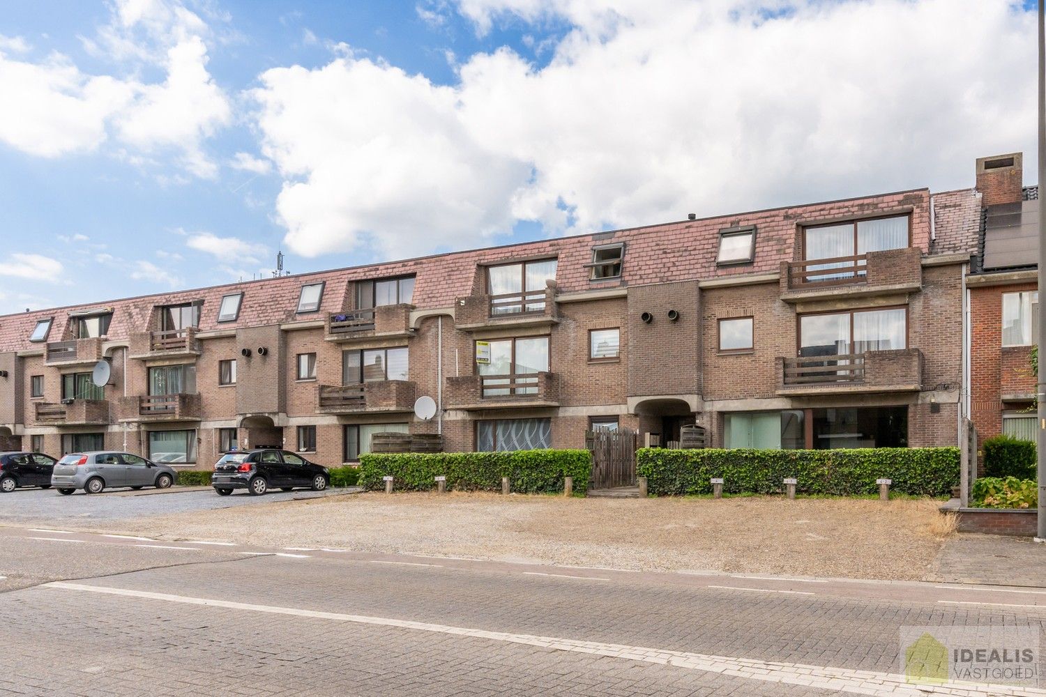 APPARTEMENT OP 2de  VERDIEP MET RUIM 80M² BEWOONBARE OPPERVLAKTE, 2 SLAAPKAMERS EN INPANDIGE GARAGE IN HET HARTJE VAN BOCHOLT foto {{pictureIndex}}