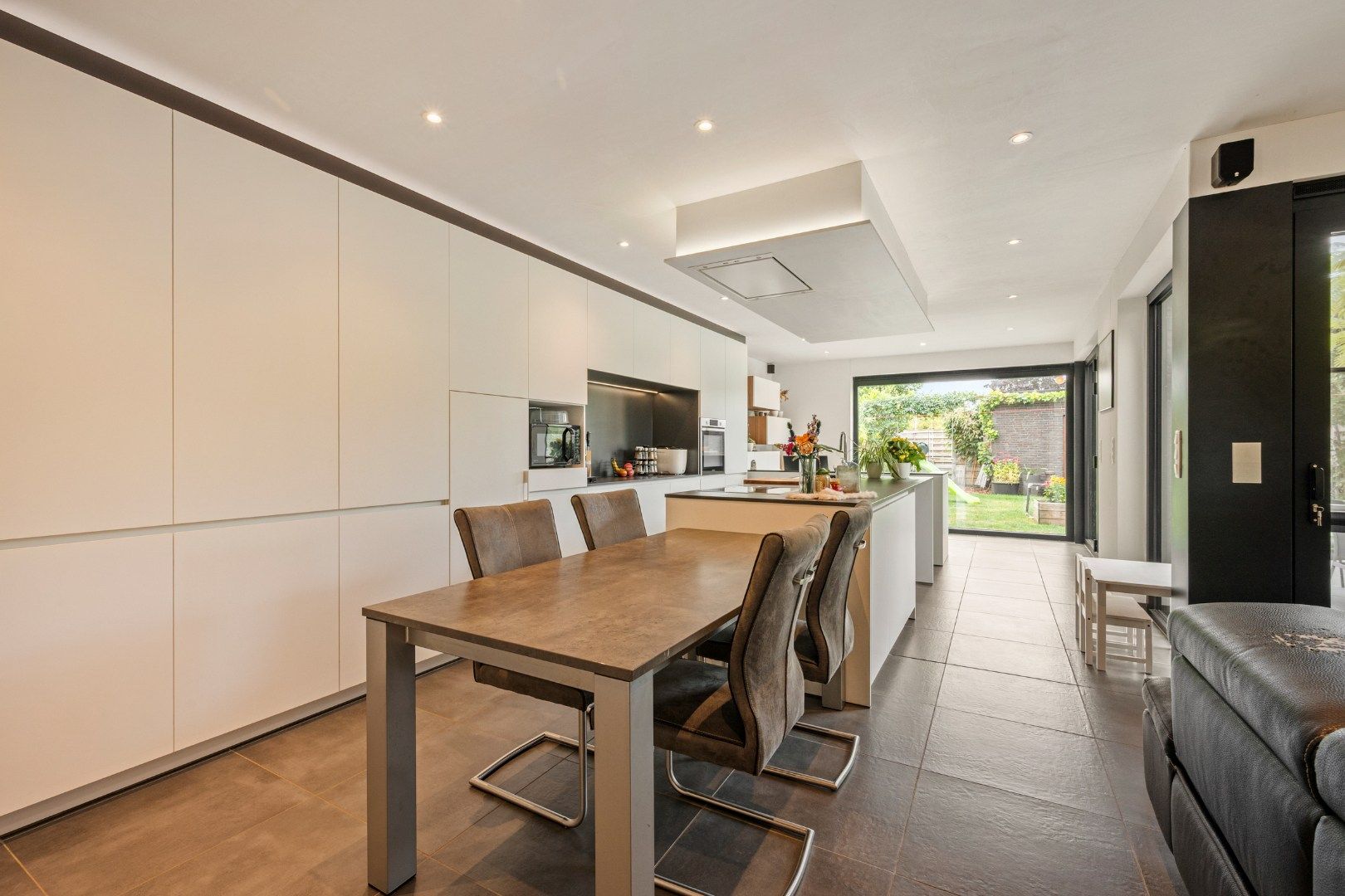 Instapklare, energiezuinige woning (2017) met zuidgerichte tuin en garage – centrum Ieper foto 6