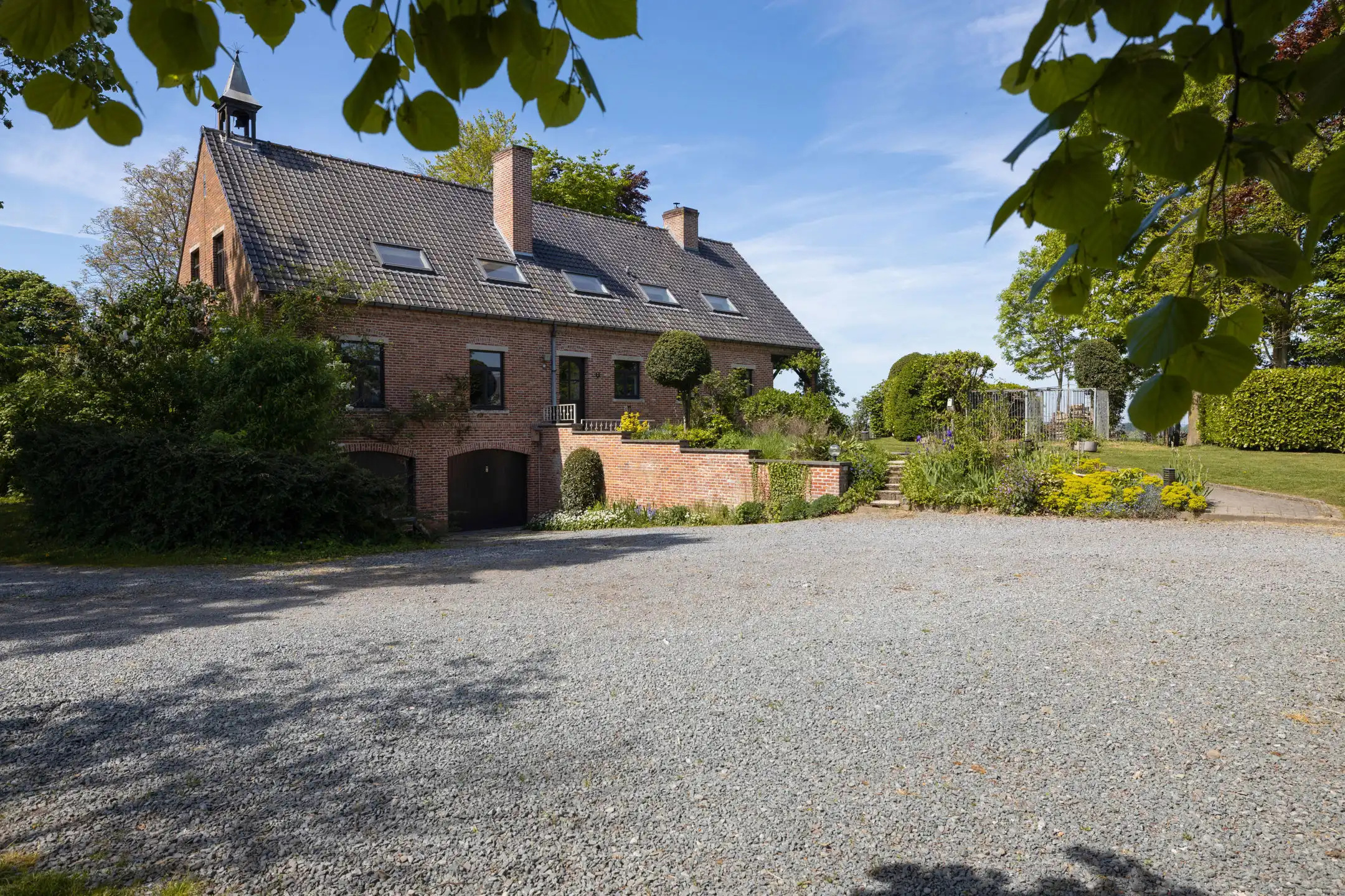 Prachtige villa 5 slpk te midden van de velden op +/- 50a foto 3