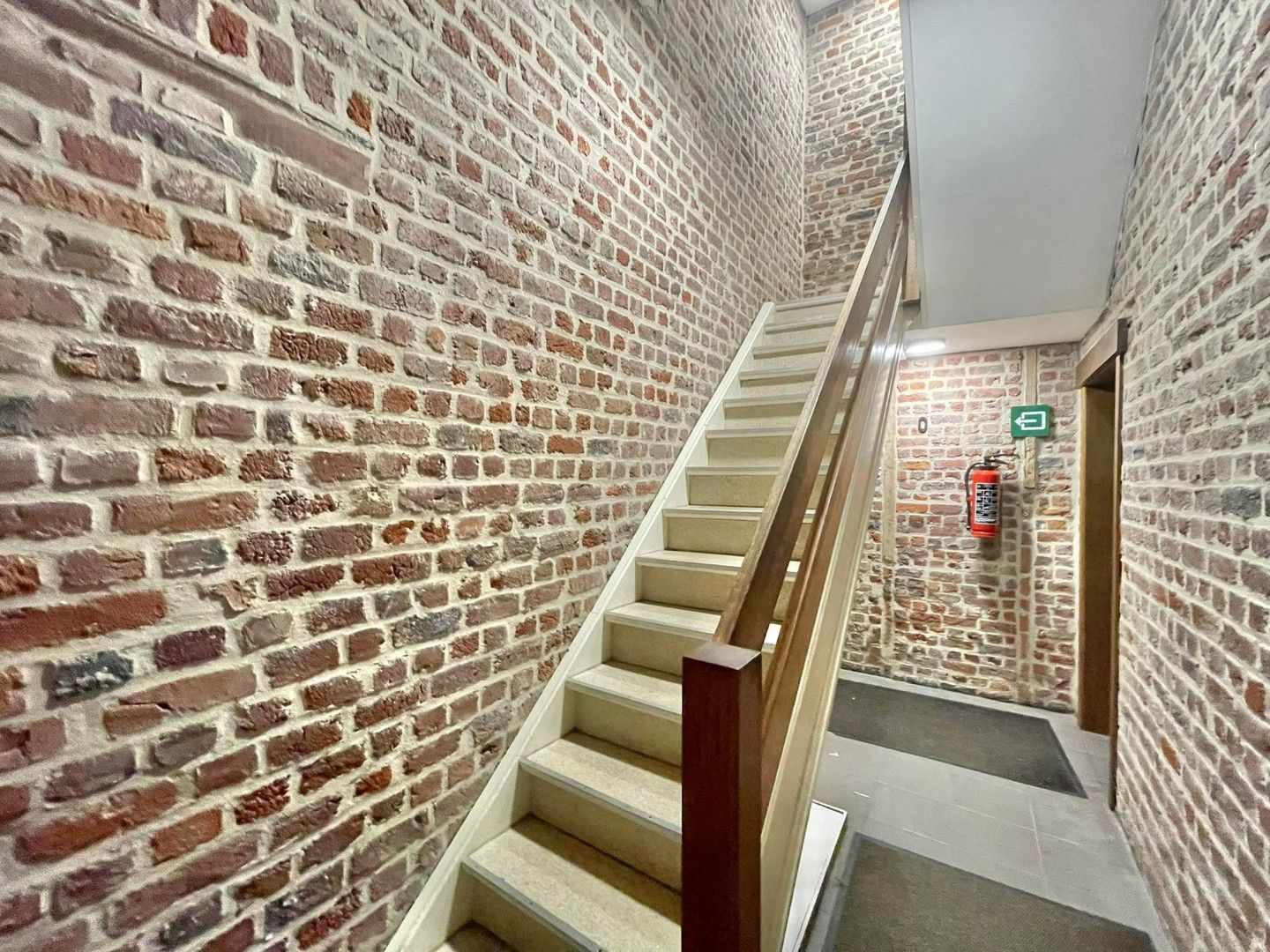 Studio in de dakverdieping met aparte badkamer foto 9