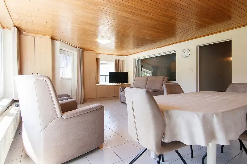 Ruime en rustig gelegen, te renoveren gelijkvloerse woning met bijna volledige onderkeldering op een knap perceel foto 13