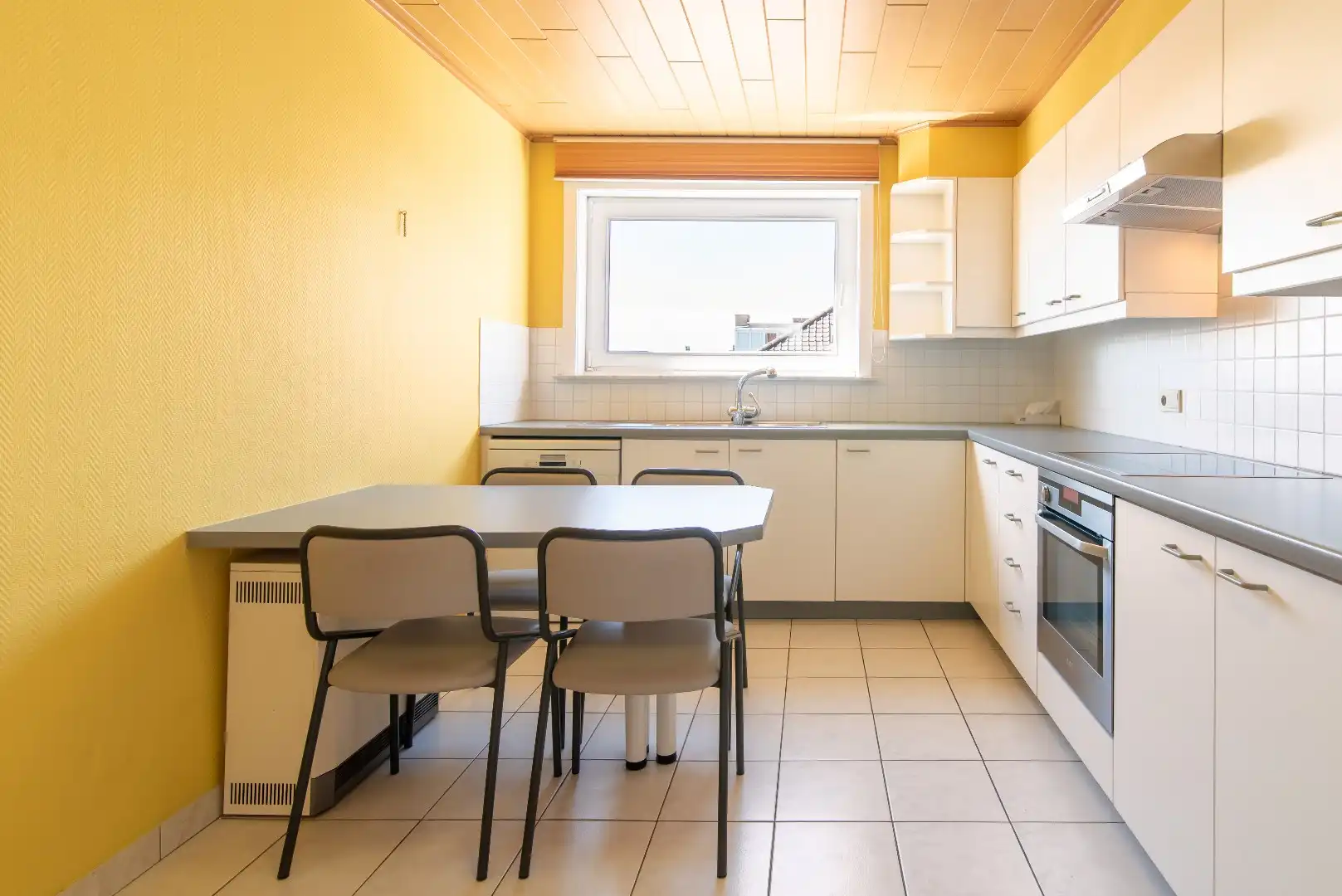 Ruim appartement met top ligging en zeezicht! foto 6