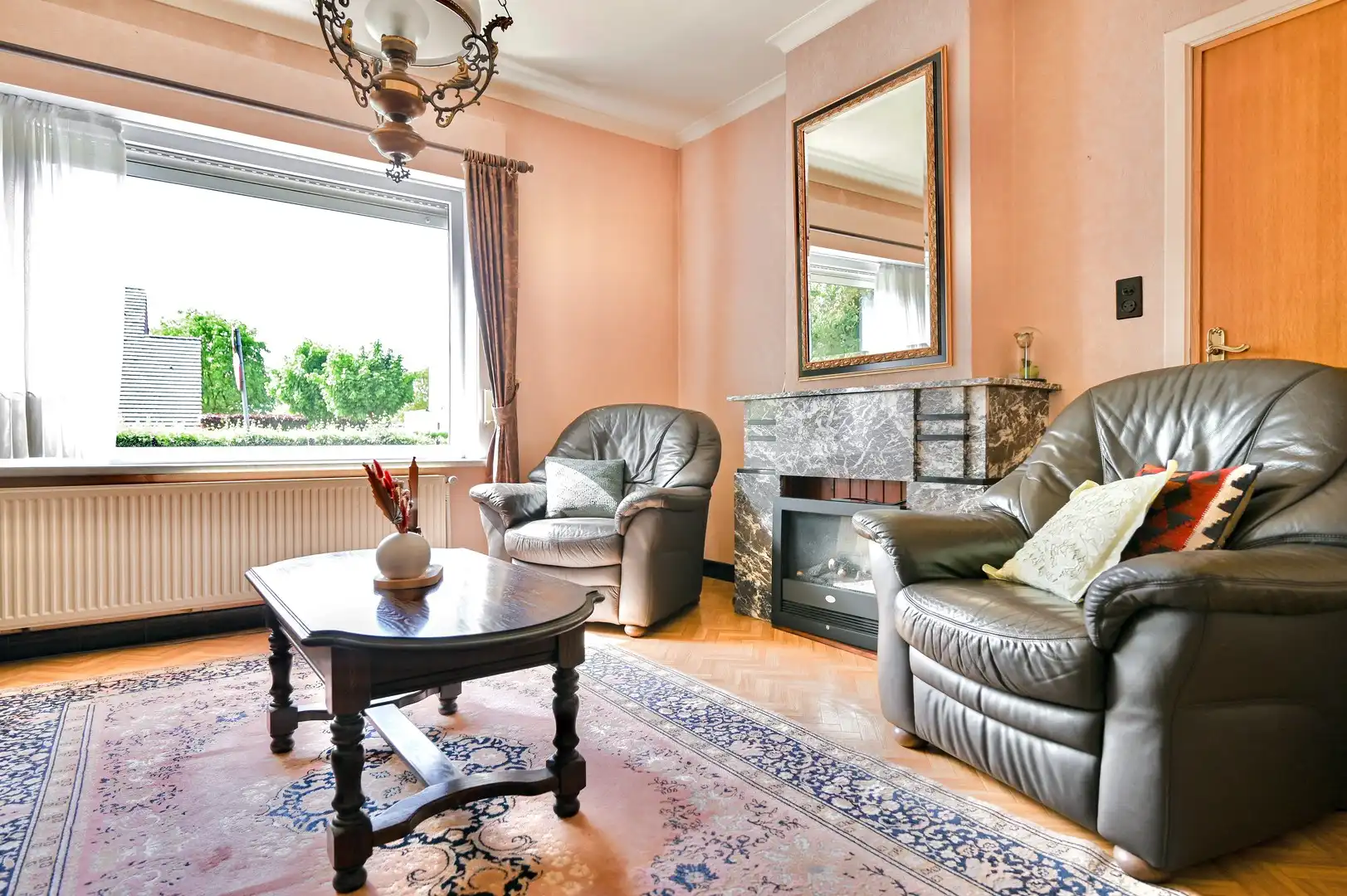 Charmante en authentieke woning met ruime tuin foto 2