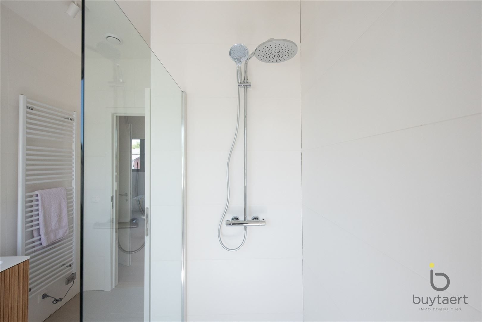 Beleef luxe, comfort en energiezuinigheid in een karaktervolle architectuur. foto 13