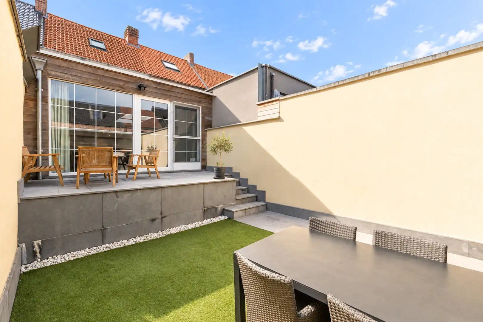 Stijlvol gerenoveerde woning vlak aan de Leie in Astene foto 10