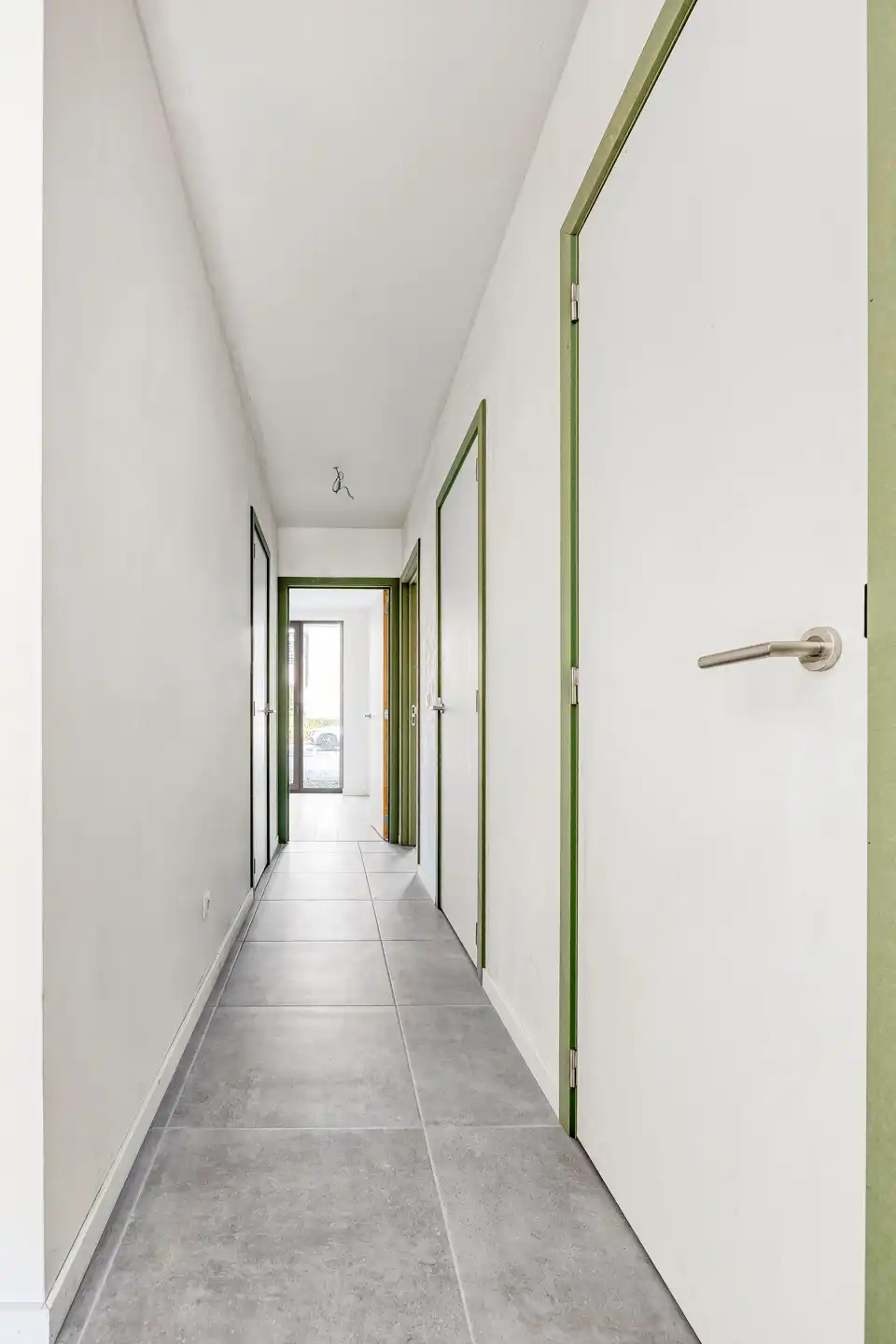 Stijlvol gelijkvloers appartement met tuin foto 18