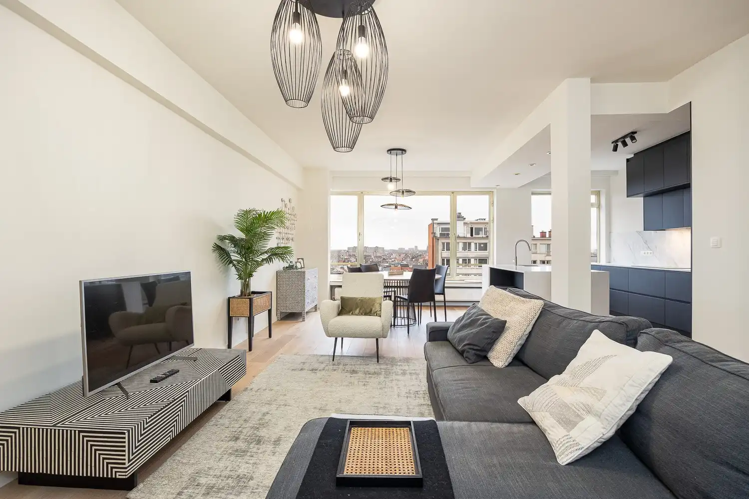 Stijlvol 2-slp app met terras en panoramisch uitzicht over Antwerpen foto {{pictureIndex}}