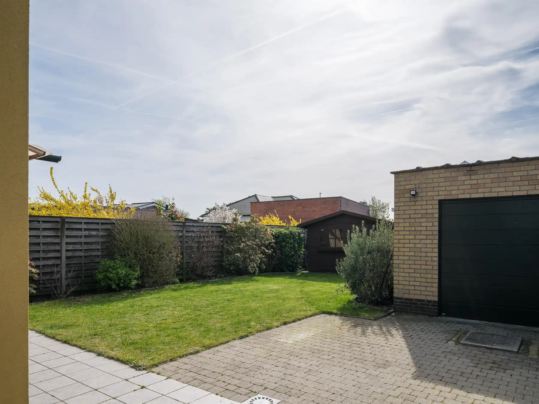 Goed onderhouden woning met tuin in gegeerde woonwijk foto 3