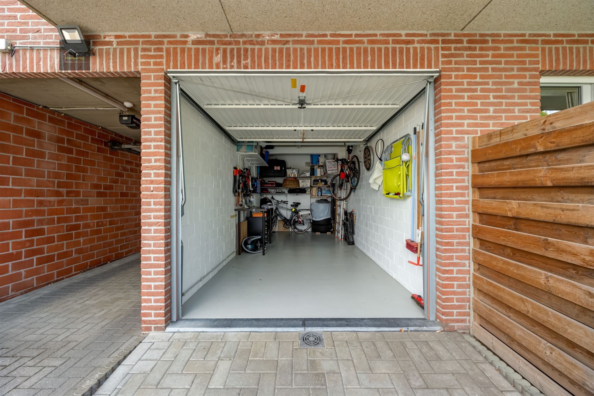 Ruim instapklaar appartement met garage en staanplaats foto 23