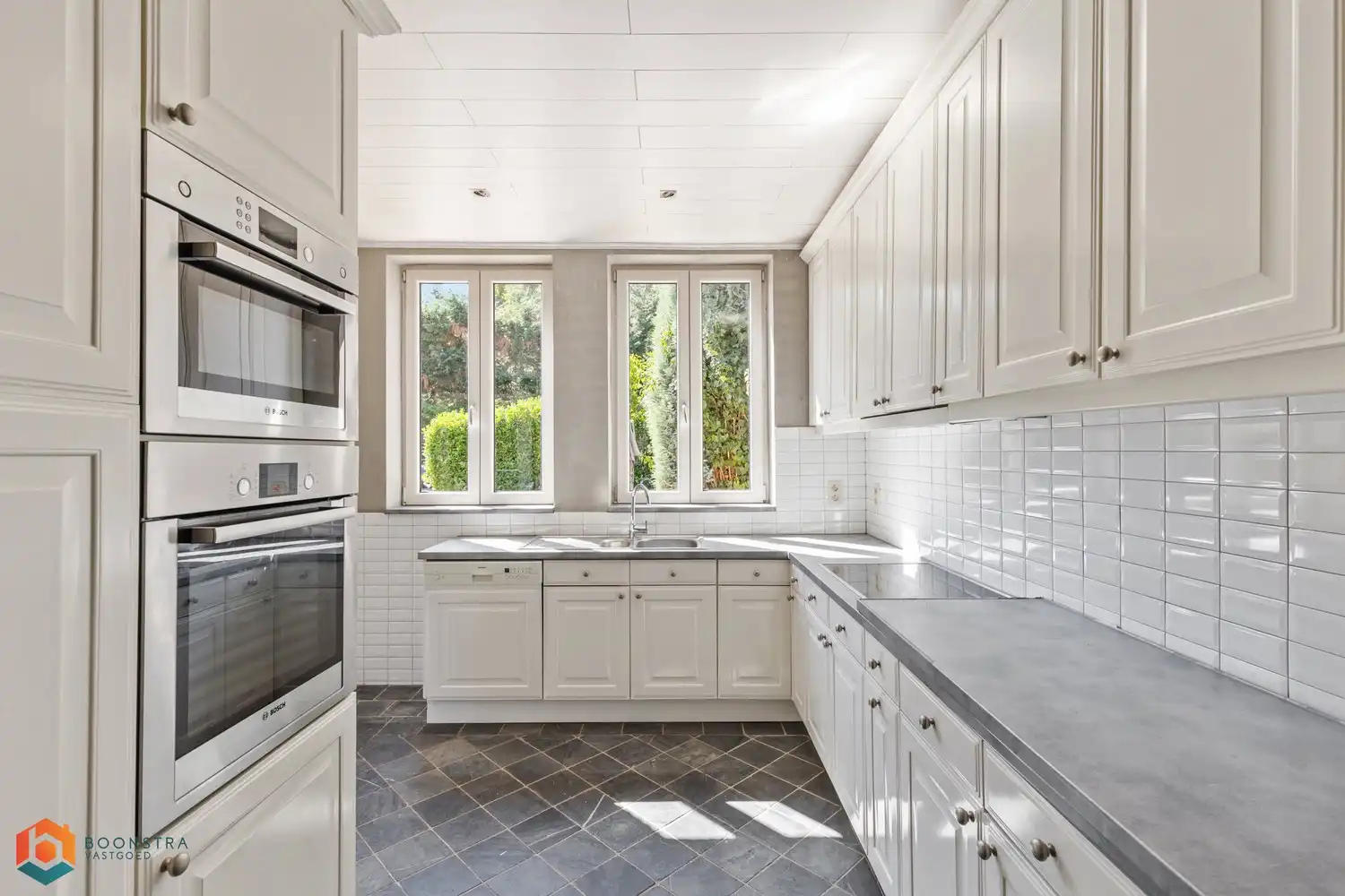 Ruime woning met handelsruimte en grote garage / werkplaats foto 5