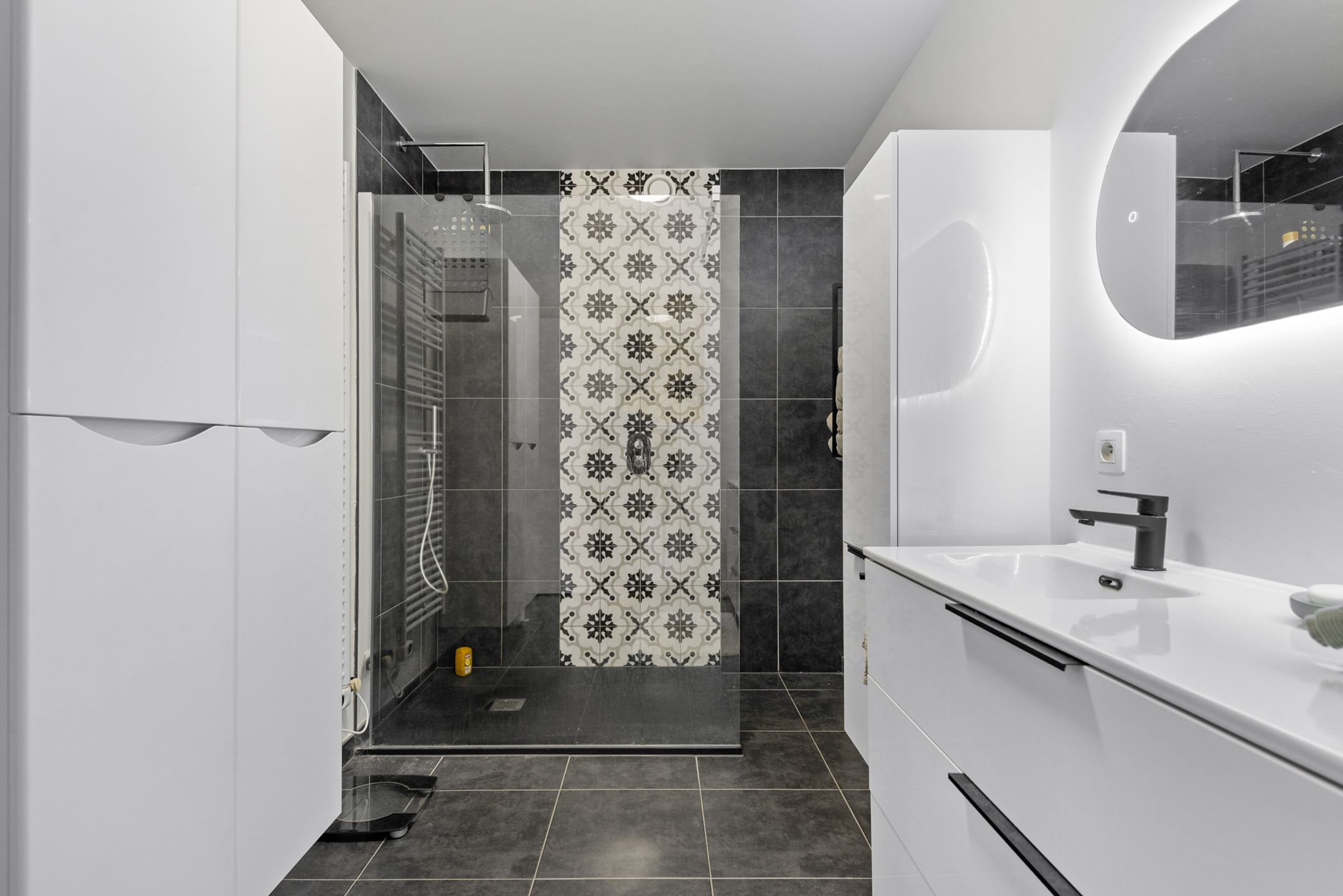 Prachtig afgewerkt, recent gelijkvloers appartement met tuin foto 12