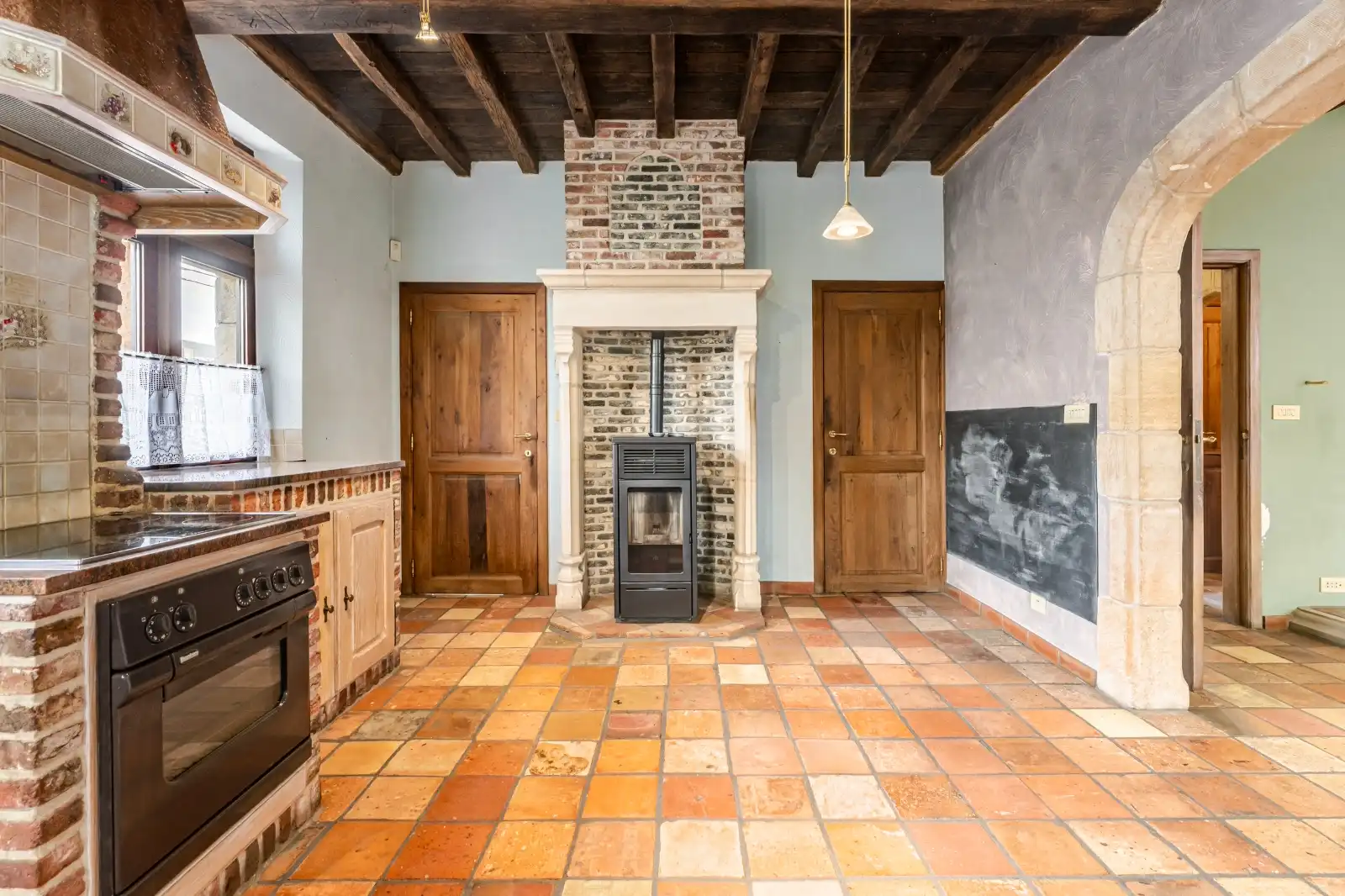 Karaktervolle halfopen woning op een riant perceel van 2.144 m² in Sint-Eloois Winkel! foto 7