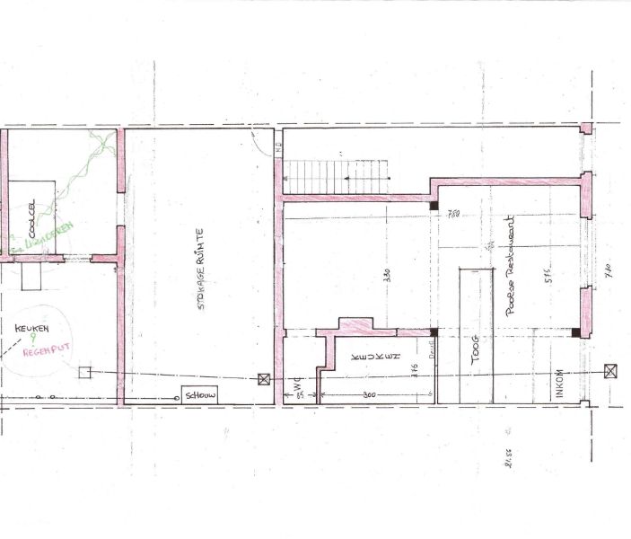 Roeselare-stadskern. Ontdek deze te renoveren woning van 121m2 + 41m2 zolder + kantoor 54m2 , gelegen aan de voornaamste invalsweg van Roeselare. foto 3