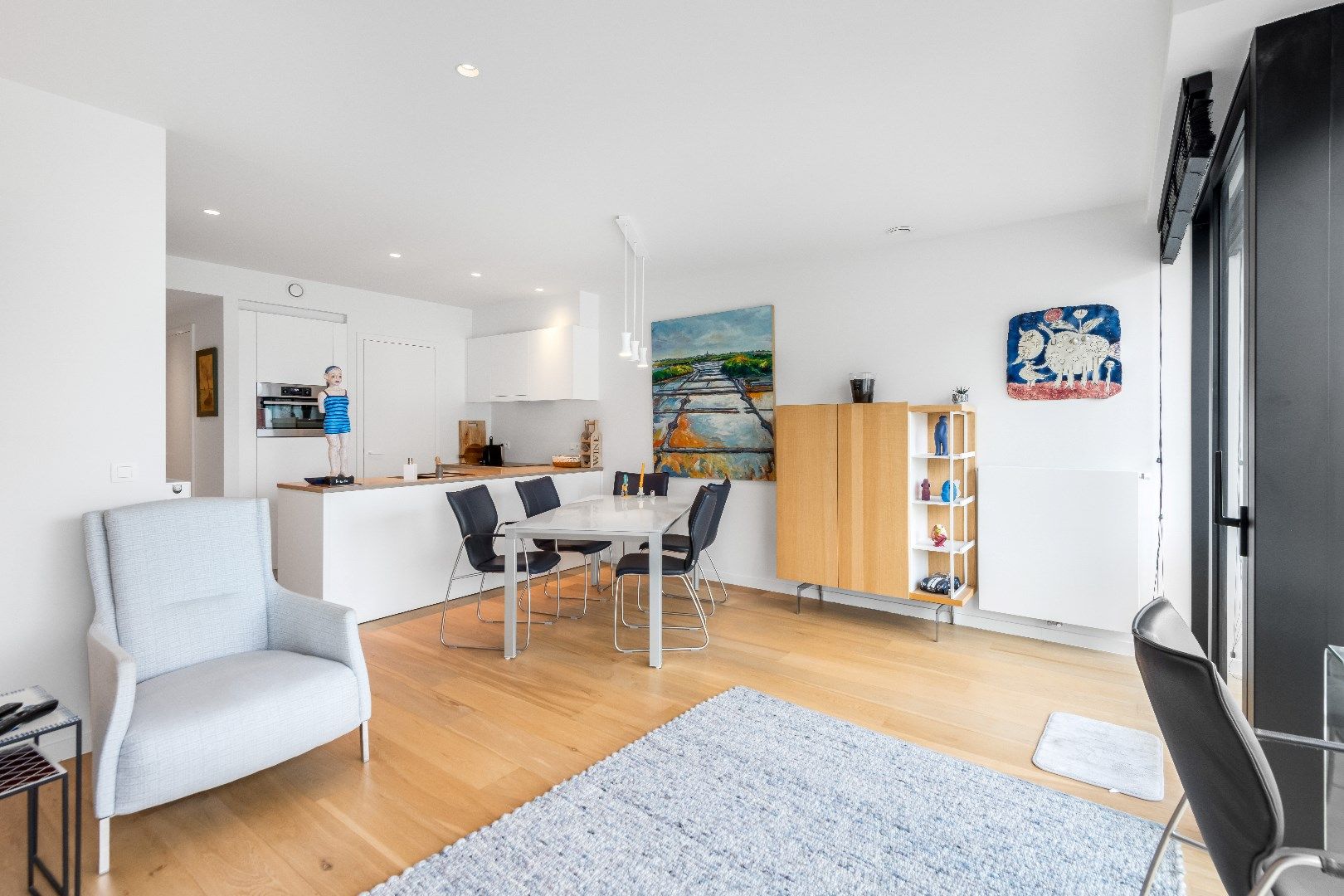 Luxueus afgewerkt nieuwbouwappartement vlakbij de Zeedijk en het Rubensplein. foto 3