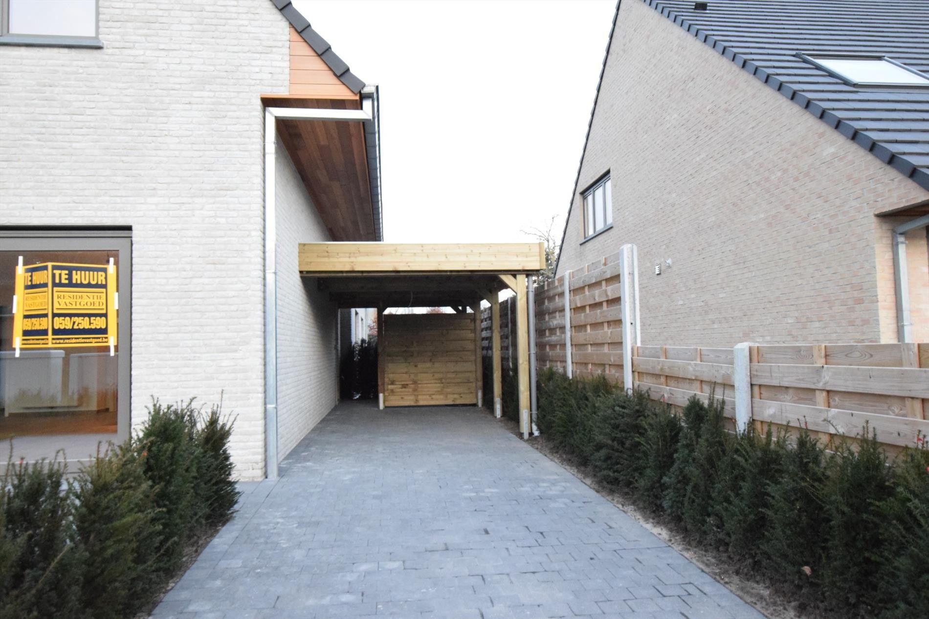 Recente halfopen bebouwing met 3 slaapkamers op uiterst rustige ligging te Gistel foto 4