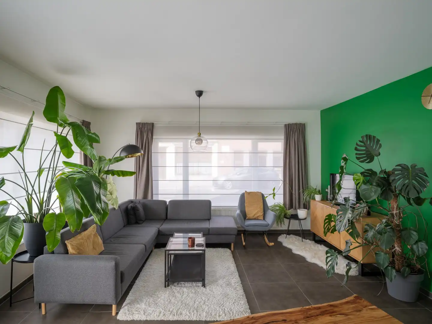 Gelijkvloers 3 slaapkamer appartement met leuk terras foto {{pictureIndex}}