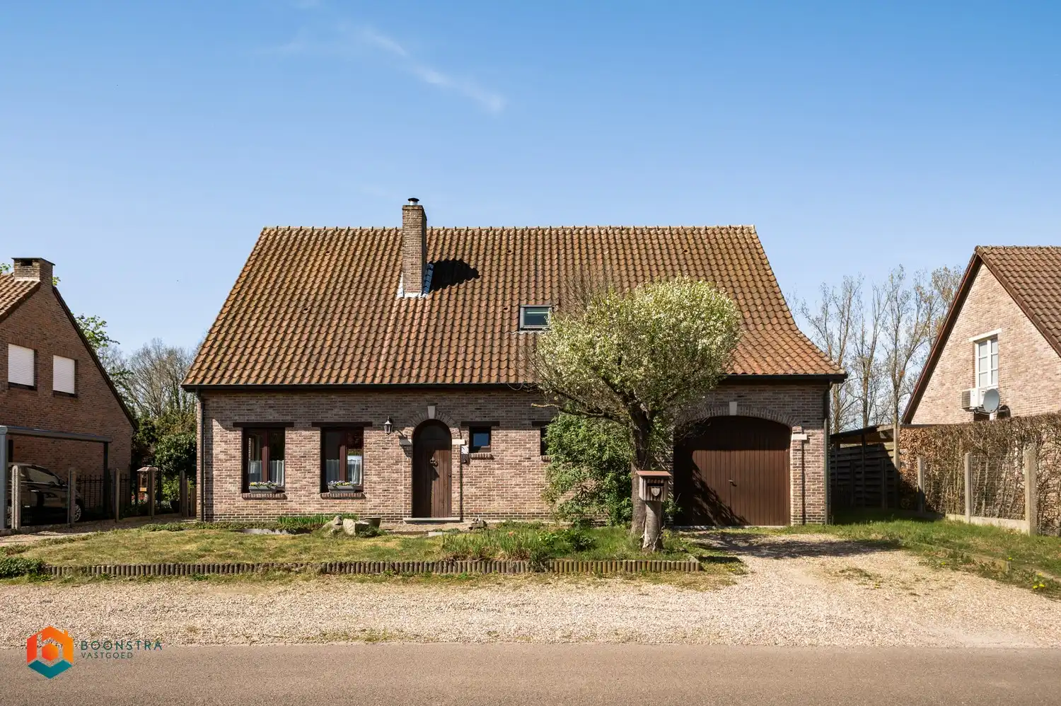 Ruime open bebouwing met 5 slaapkamers en zonnige tuin op 1160 m² in Heist-op-den-Berg foto {{pictureIndex}}