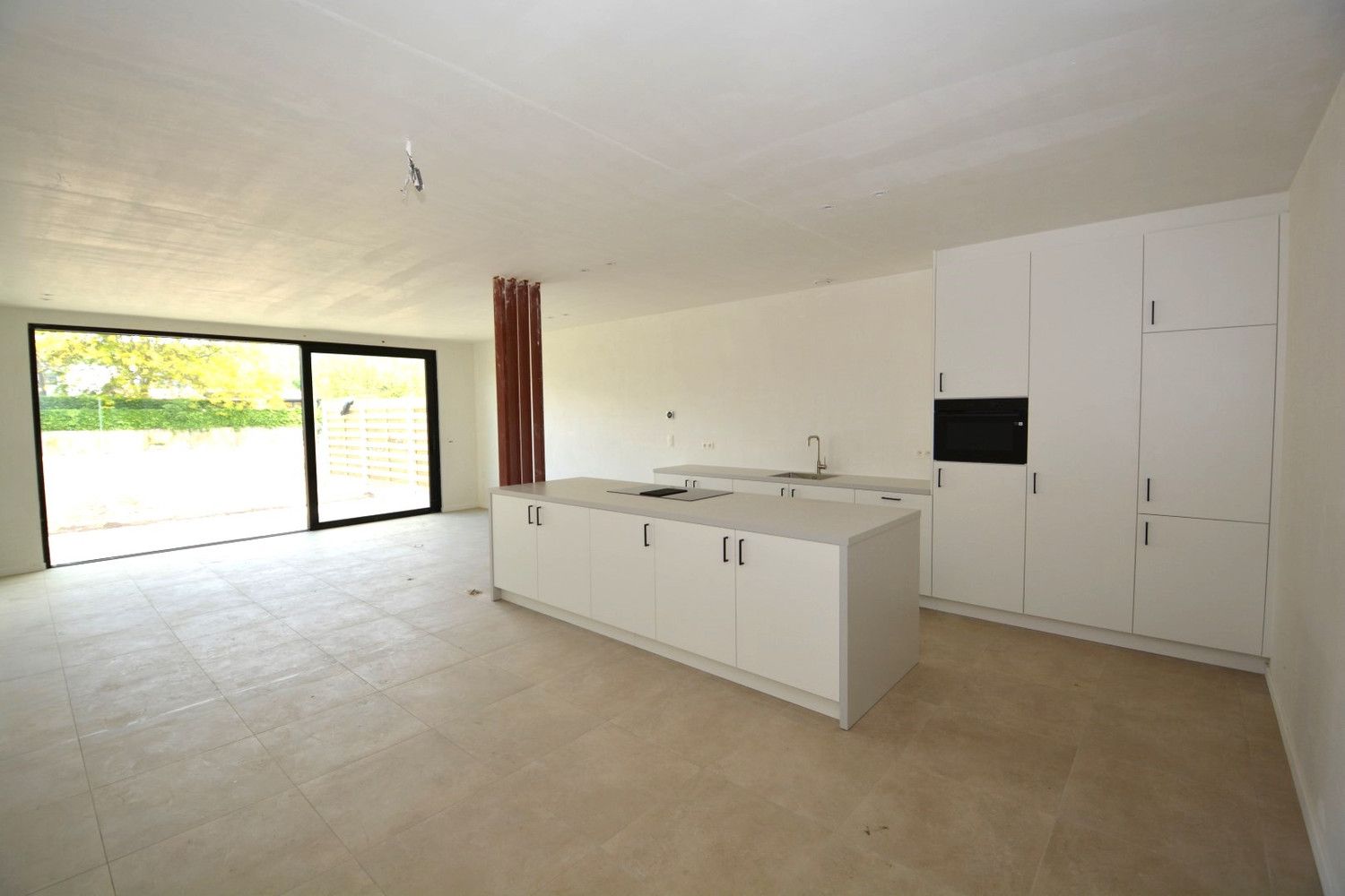 NIEUWBOUWWONING MET 3 SLK, TUIN EN PARKEERPLAATS! foto 2