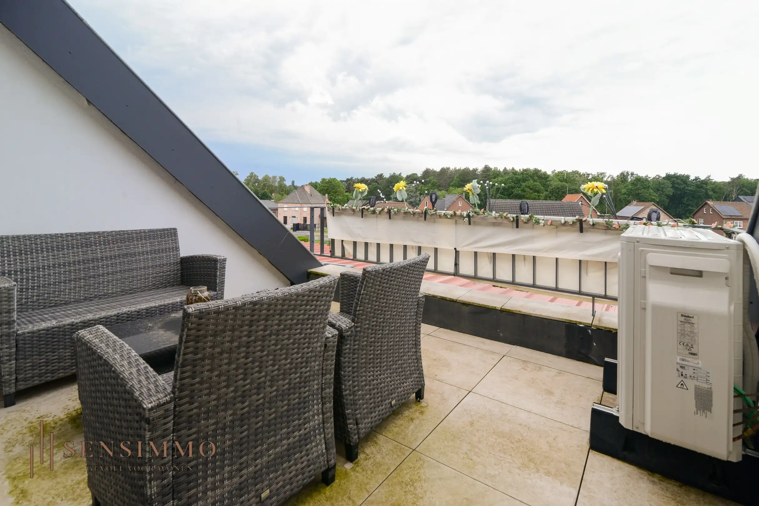 Kwalitatief gerenoveerde residentie met 2 appartementen en privatieve parkeerplaats foto 15