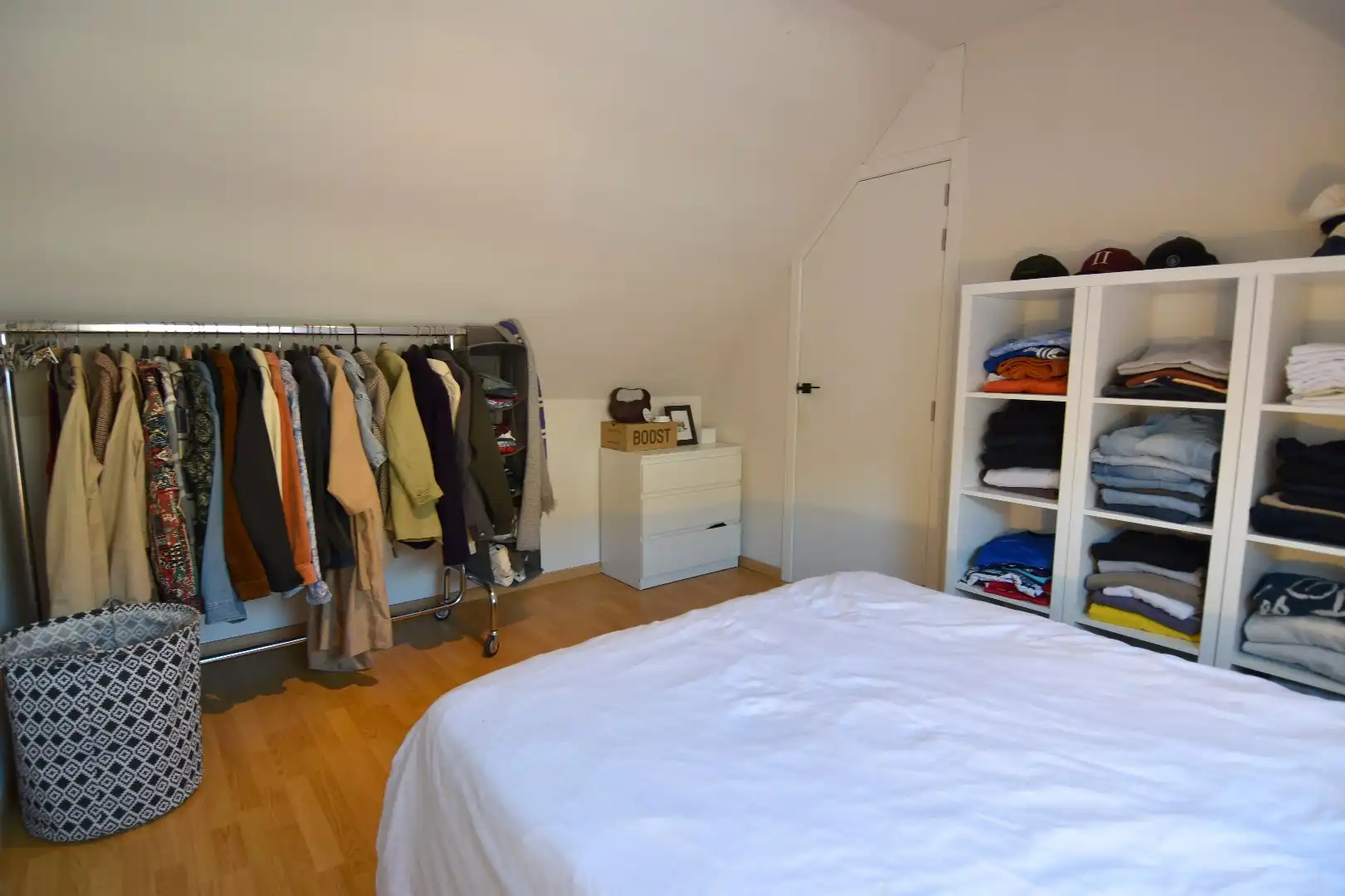 Lichtrijk duplex appartement met 2 slaapkamers en zonnig terras in hartje Kortrijk foto 12