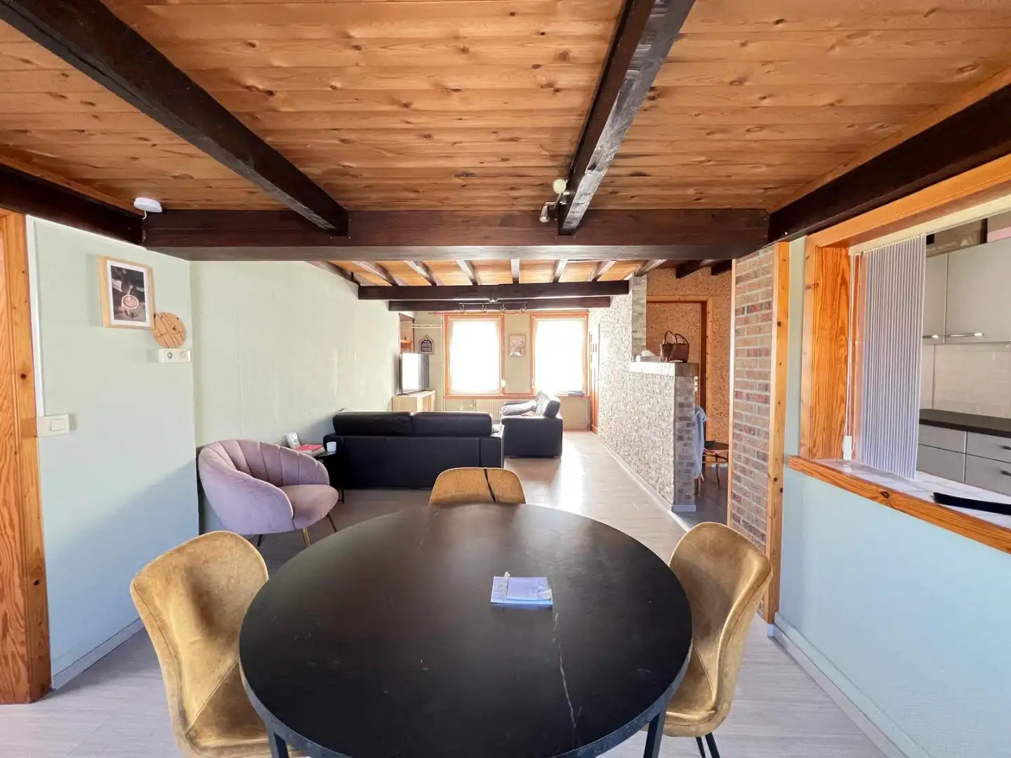 Charmante woning met tuin, garage en landelijk zicht foto 3