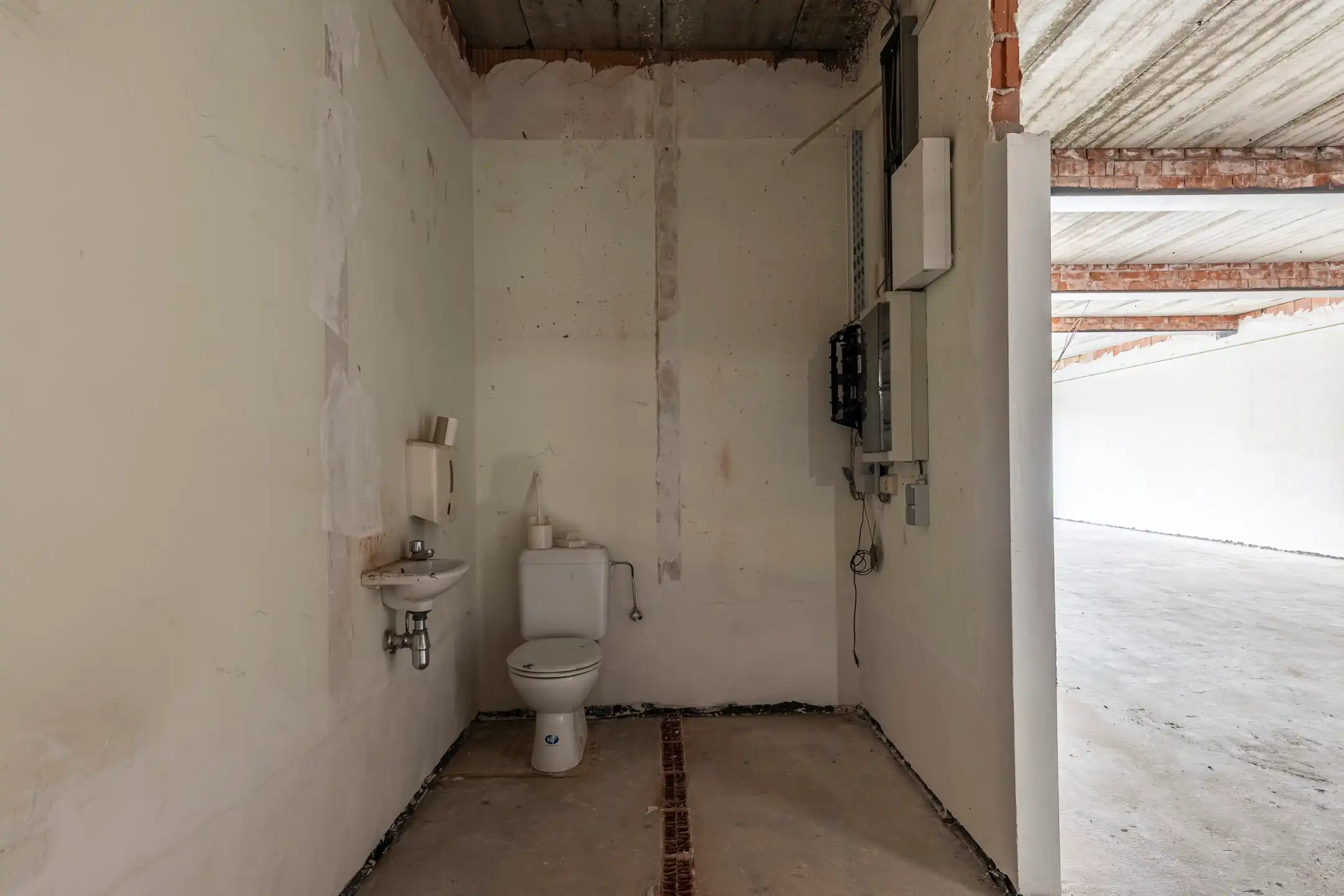 Casco handelsruimte van ca. 242 m² gelegen aan de jachthaven foto 4