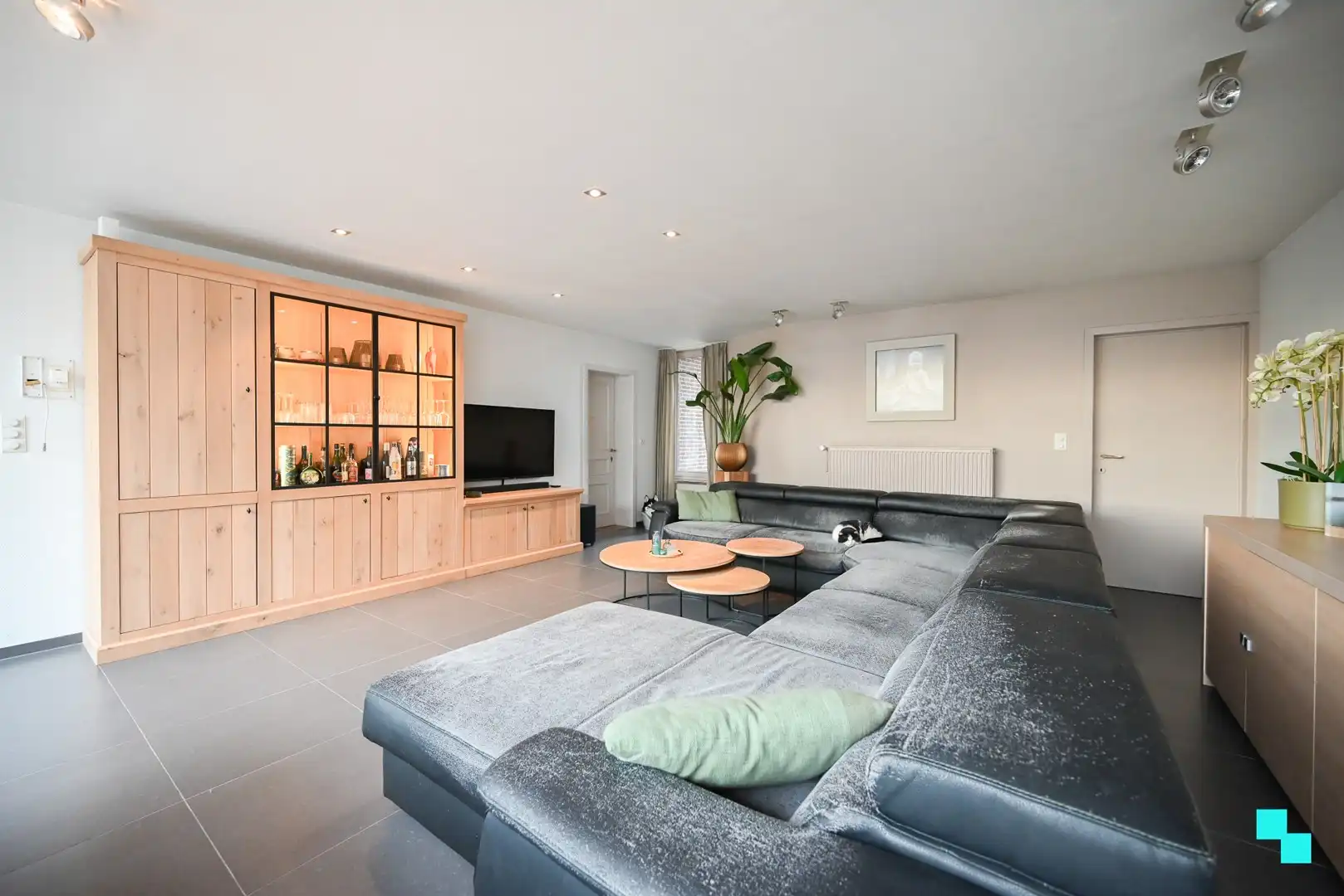 Uitzonderlijke eigendom bestaande uit een gezinswoning & afzonderlijk (kantoor)gebouw te Izegem foto 7