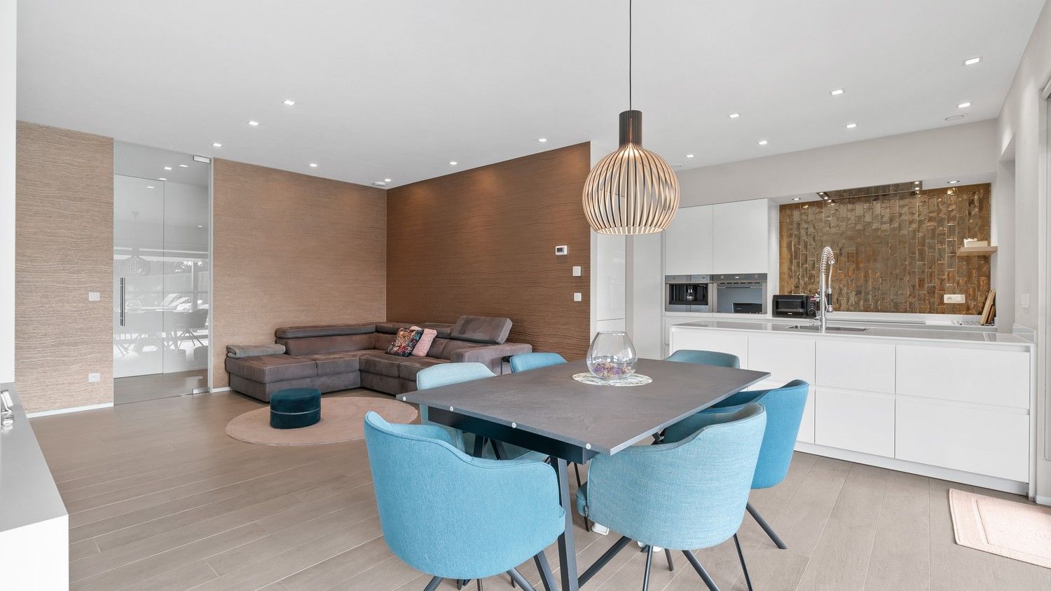 Moderne, instapklare woning met luxe afwerking en zwembad in Sint-Truiden foto 5