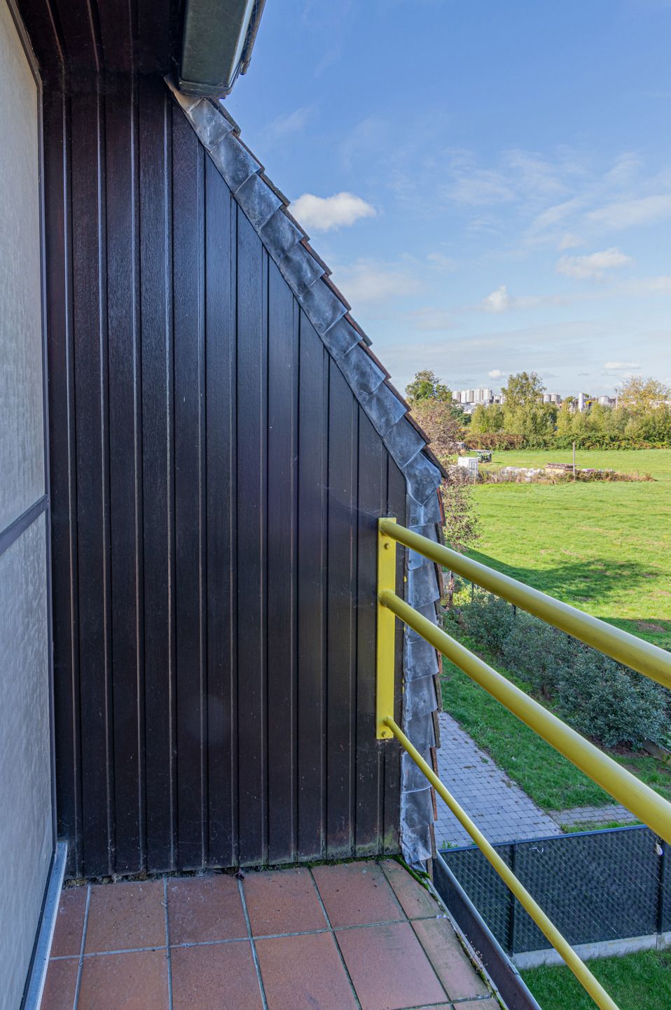 Ruim 3-slaapkamerappartement met garage foto 15