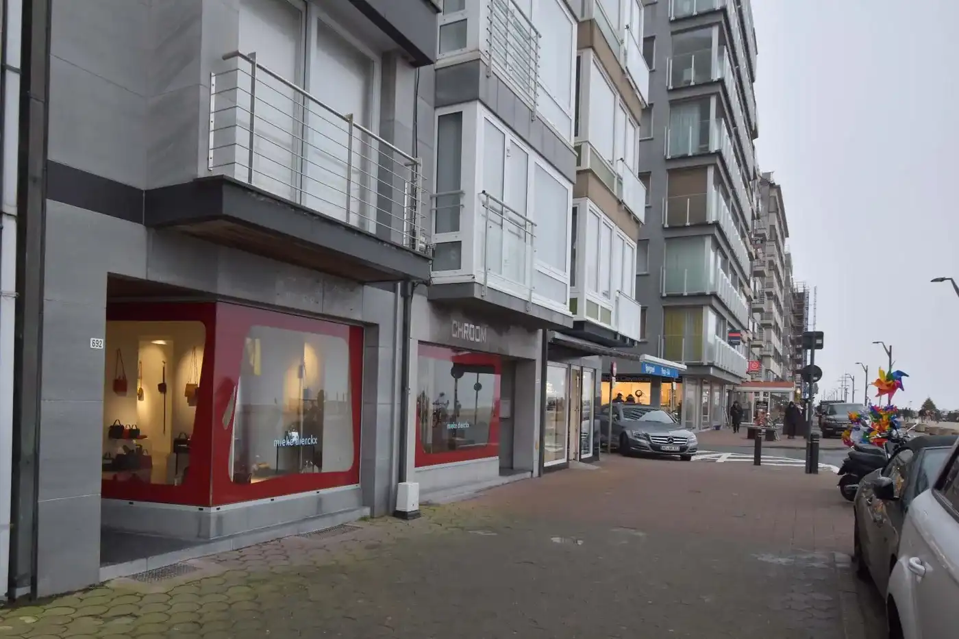 Handelsruimte incl. met. studio uiterst centraal gelegen aan de Zeedijk nabij het Driehoeksplein  foto 2