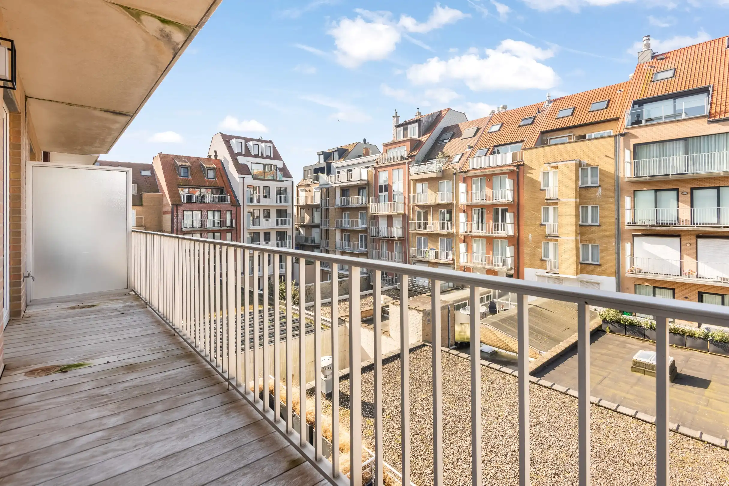 Ruim woonapp. met een gevelbreedte van ca. 7 meter, en garagemogelijkheid, gelege, vlakbij het strand en het Rubensplein. foto 17