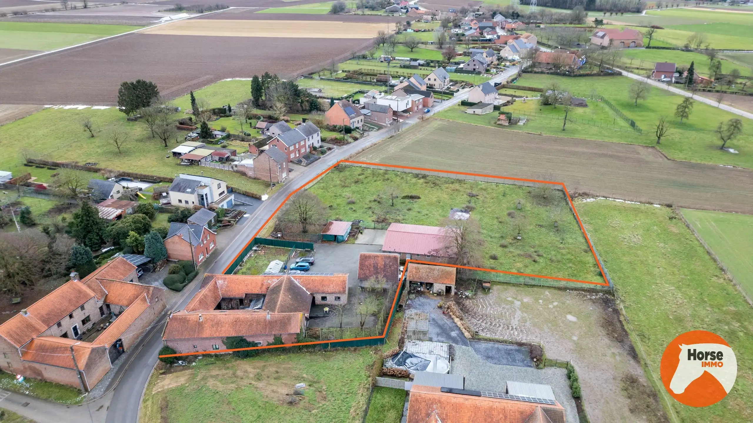 BILZEN - Charmante vierkantshoeve met werkplaats foto 26