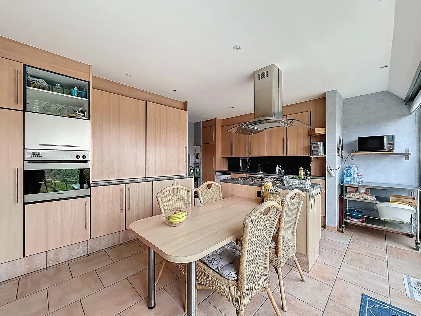 Zeer ruime villa met 4 slaapkamers, grote tuin  (869m²) en volledig onderkelderd. foto 6