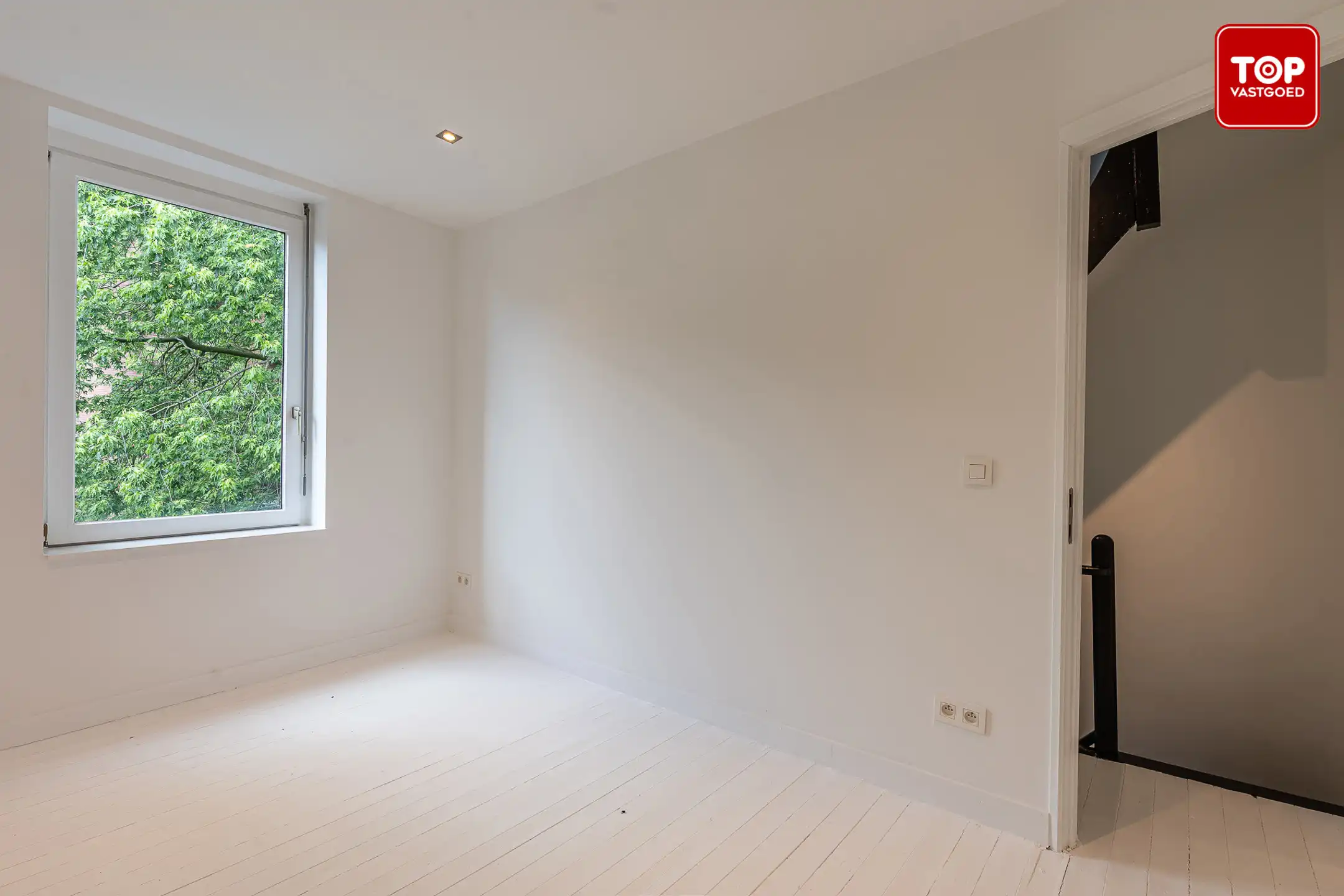 Totaal gerenoveerde woning met EPC B. foto 20
