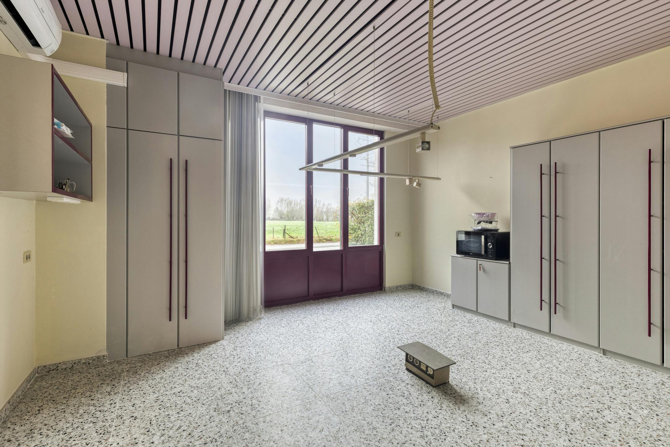 Huis met gelijkvloers kantoor/praktijk te koop in Knesselare foto 15