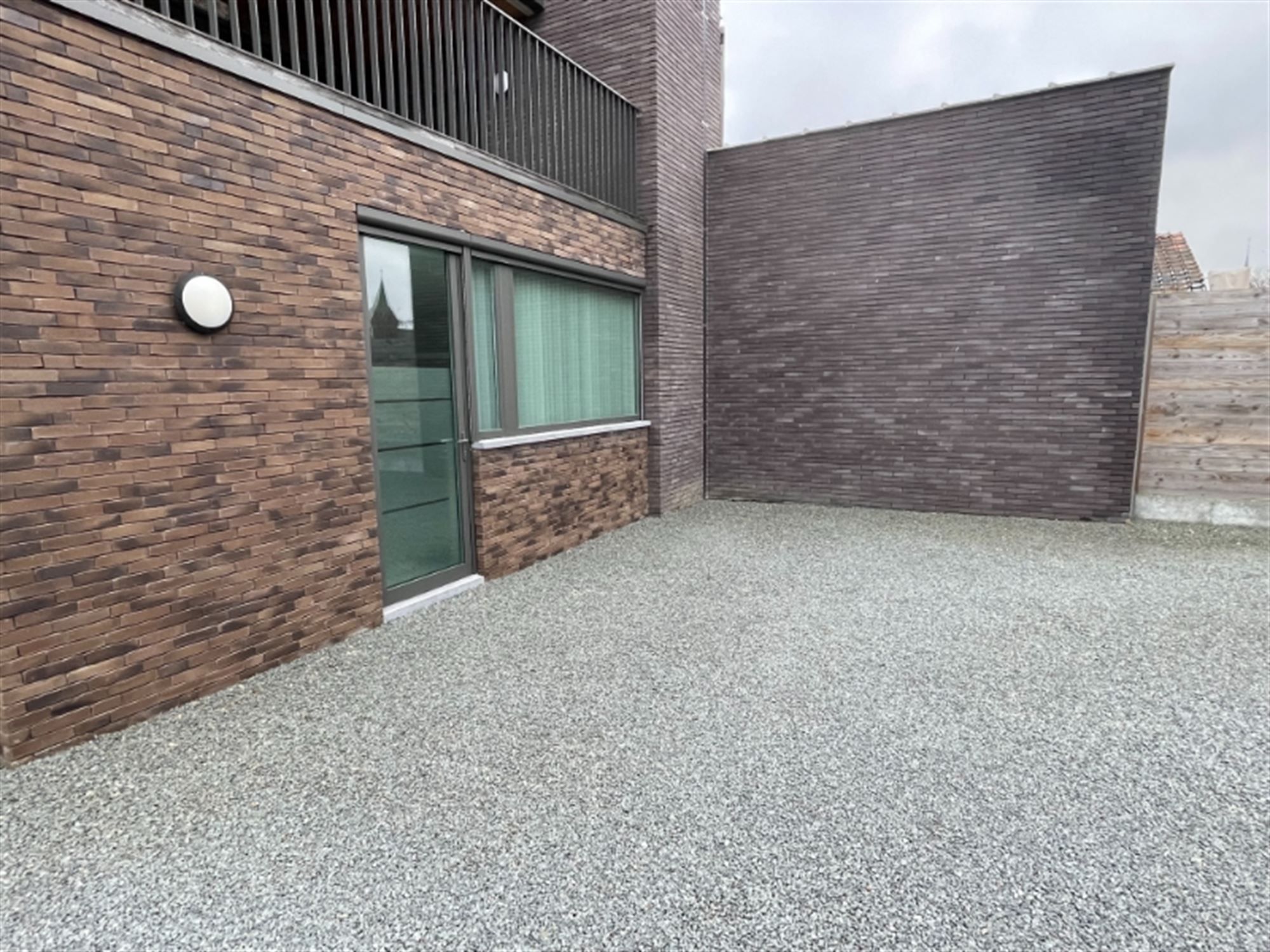 Handelspand met parking foto 14