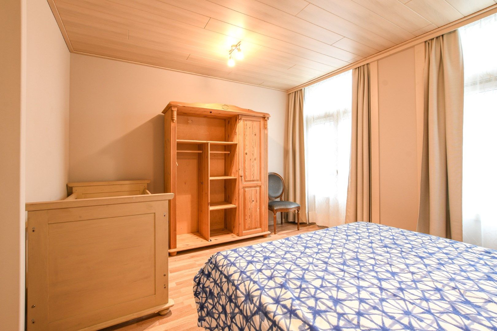 Opbrengsteigendom met 2 ruime appartementen en handelszaak op toplocatie! foto 27