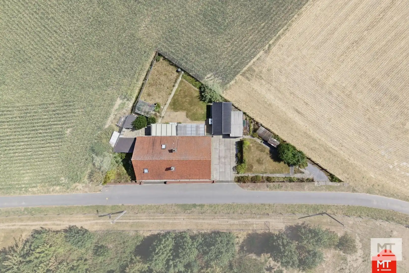 Te renoveren alleenstaande woning op een landelijke locatie in Wijtschate foto 24